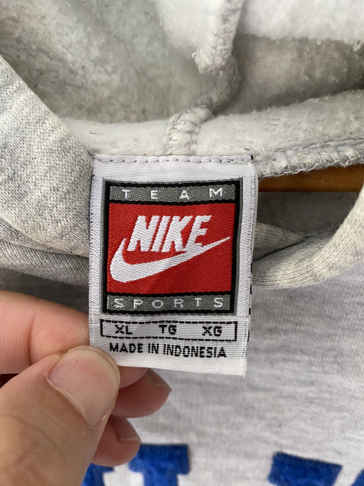 Nike 🔥🔥1990s NIKE DUKE embroidered center logo hoodie Size US XL / EU 56 / 4 - 15 Thumbnail