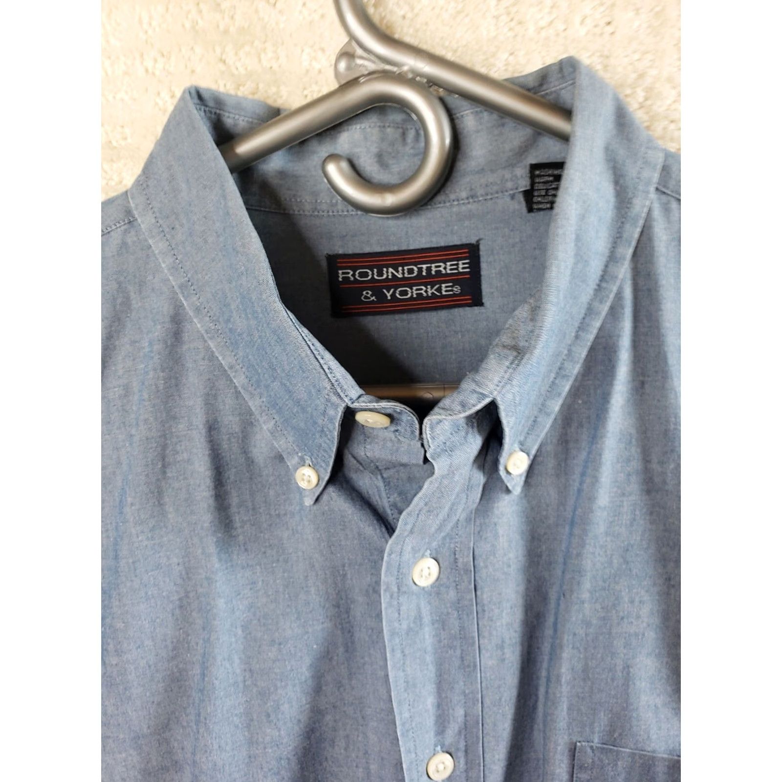 Roundtree & Yorke VINTAGE Roundtree Yorke Mens Denim Shirt XL Light Blue Short Sleeve Button-Up Regular Fit Classic 90s Mens Size US XL / EU 56 / 4 - 5 Thumbnail
