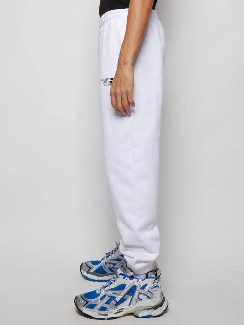 Vetements o1y0924 Sweatpant in White Size US 30 / EU 46 - 2 Thumbnail