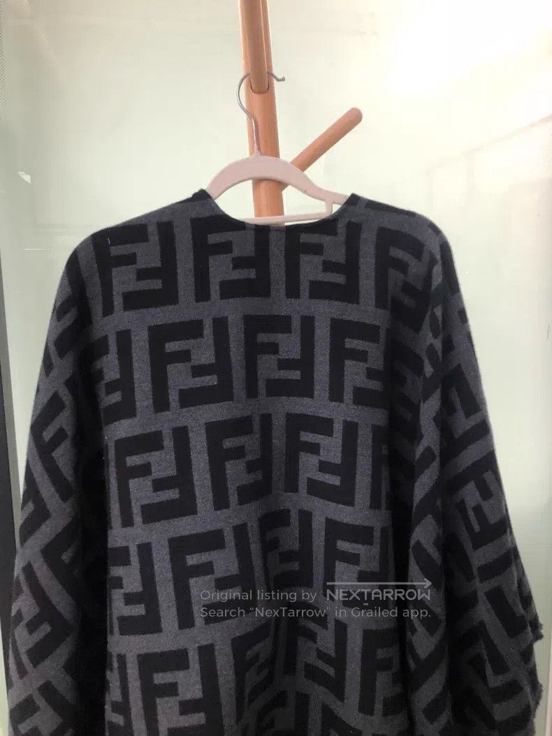 Fendi Fendi size 140*140cm All-over printed shawl poncho Size ONE SIZE - 6 Thumbnail