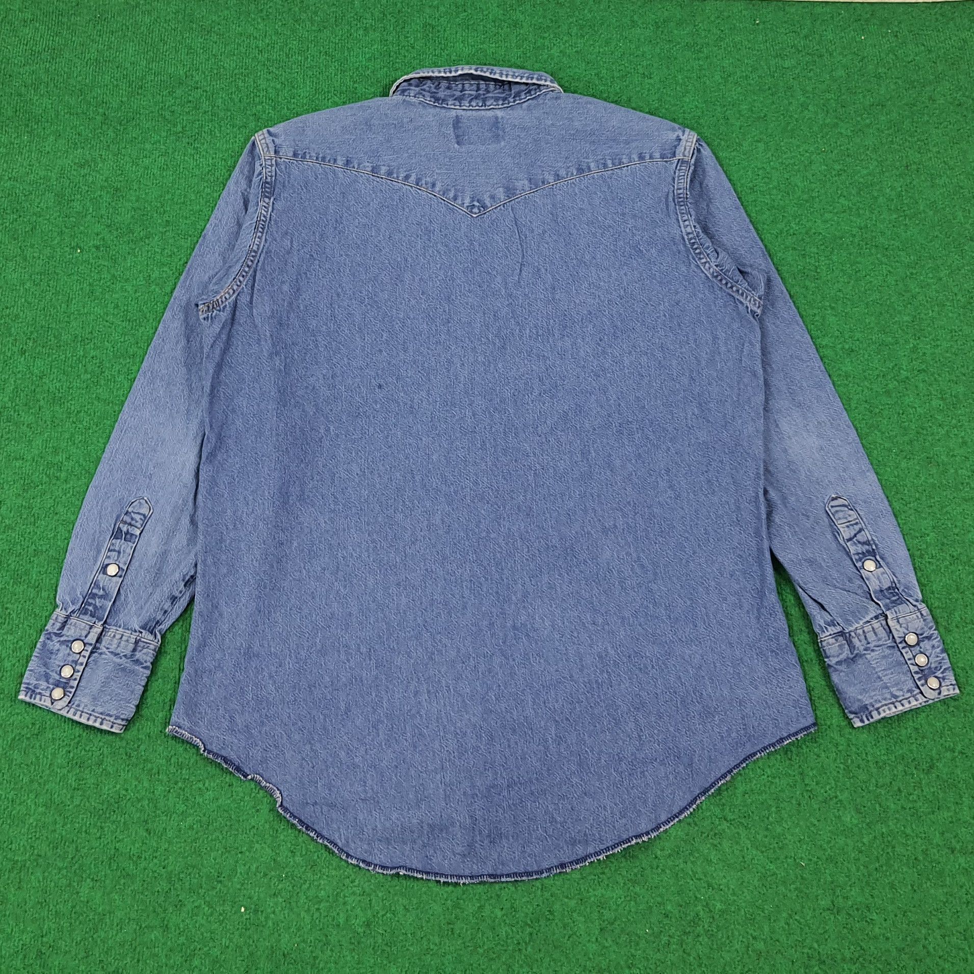 Vintage × Wrangler Vintage Wrangler American Brand Button Up Denim Shirt Size US L / EU 52-54 / 3 - 3 Thumbnail
