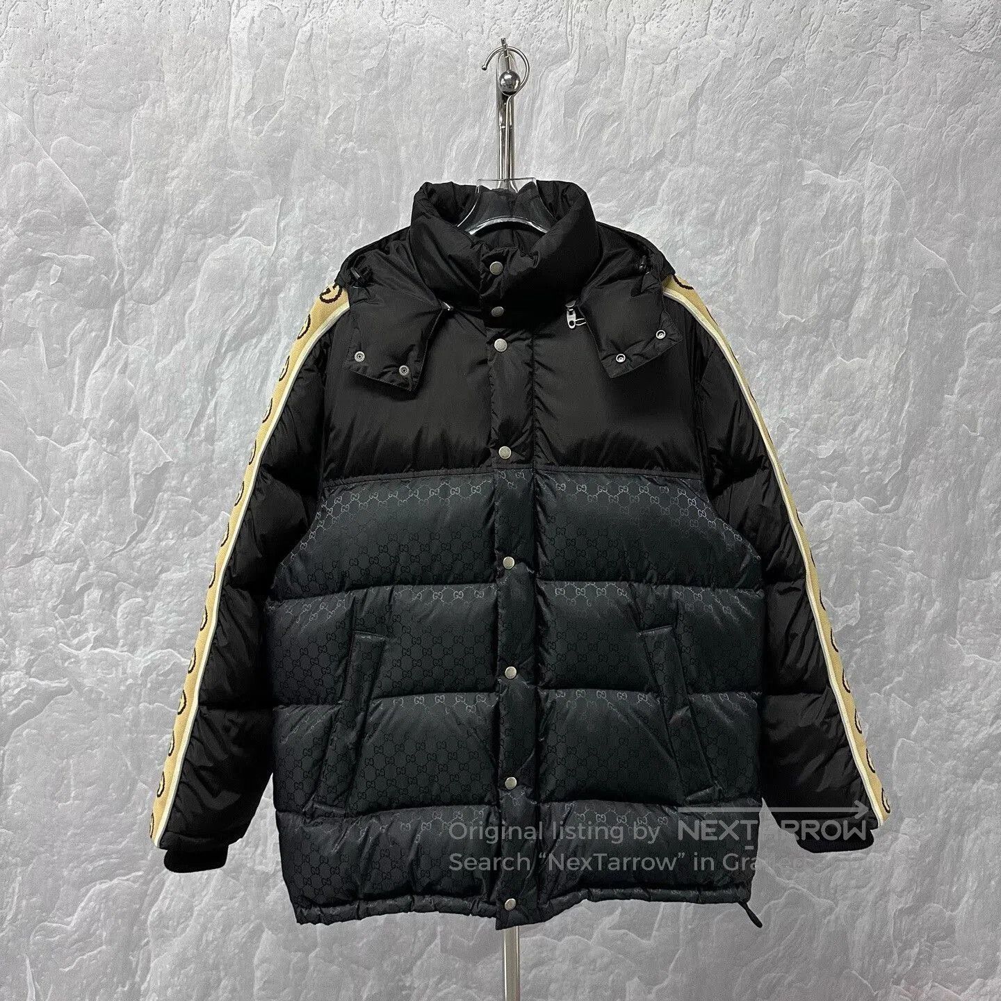 Gucci gucci reflective printed down jacket with detachable hood. Size US L / EU 52-54 / 3 - 1 Thumbnail