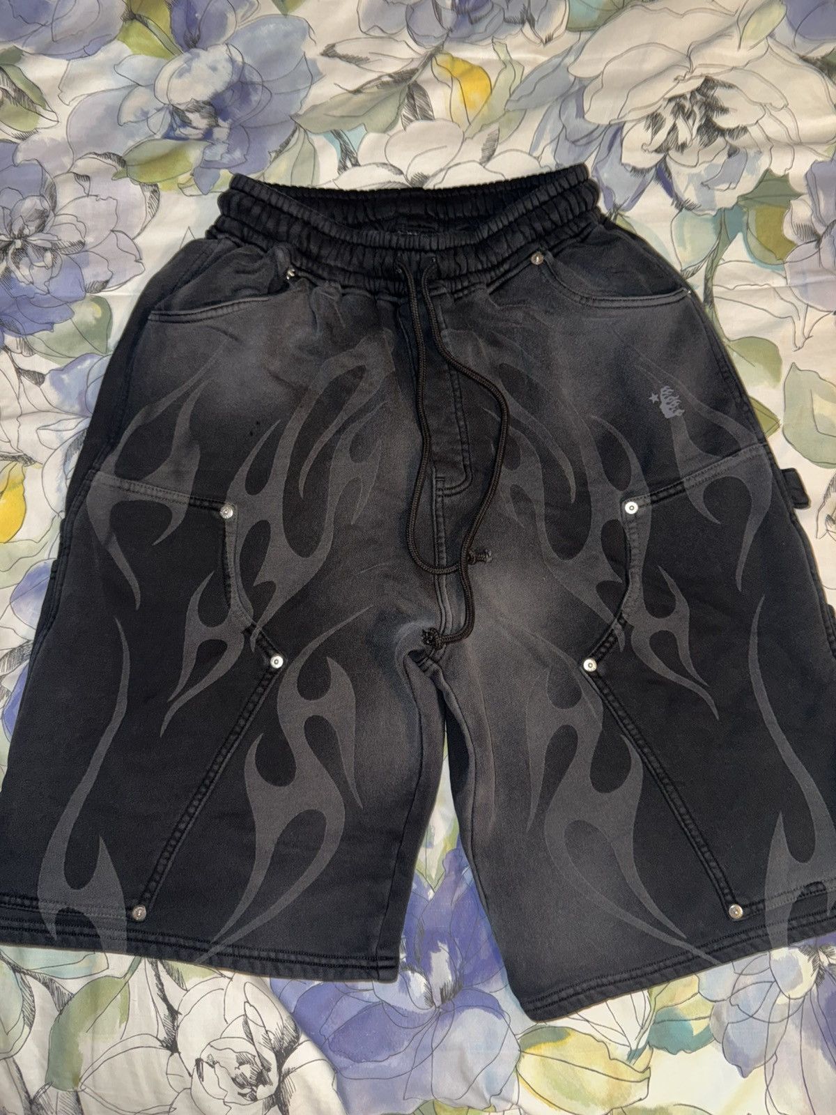 HELLSTAR Hellstar Tribal Laser Carpenter Shorts Black Size US 30 / EU 46 - 1 Thumbnail