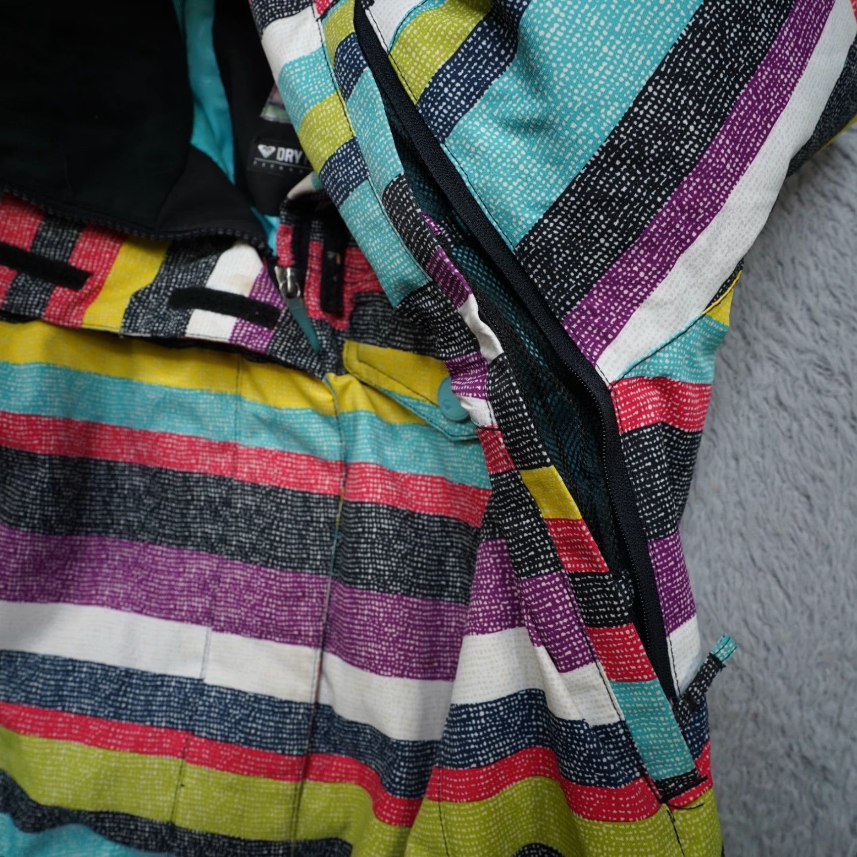 Vintage ROXY Rainbow Blue Snowboard Jacket Womens S Waterproof 10K Hooded Winter Casual Ski 90s Size S / US 4 / IT 40 - 7 Thumbnail