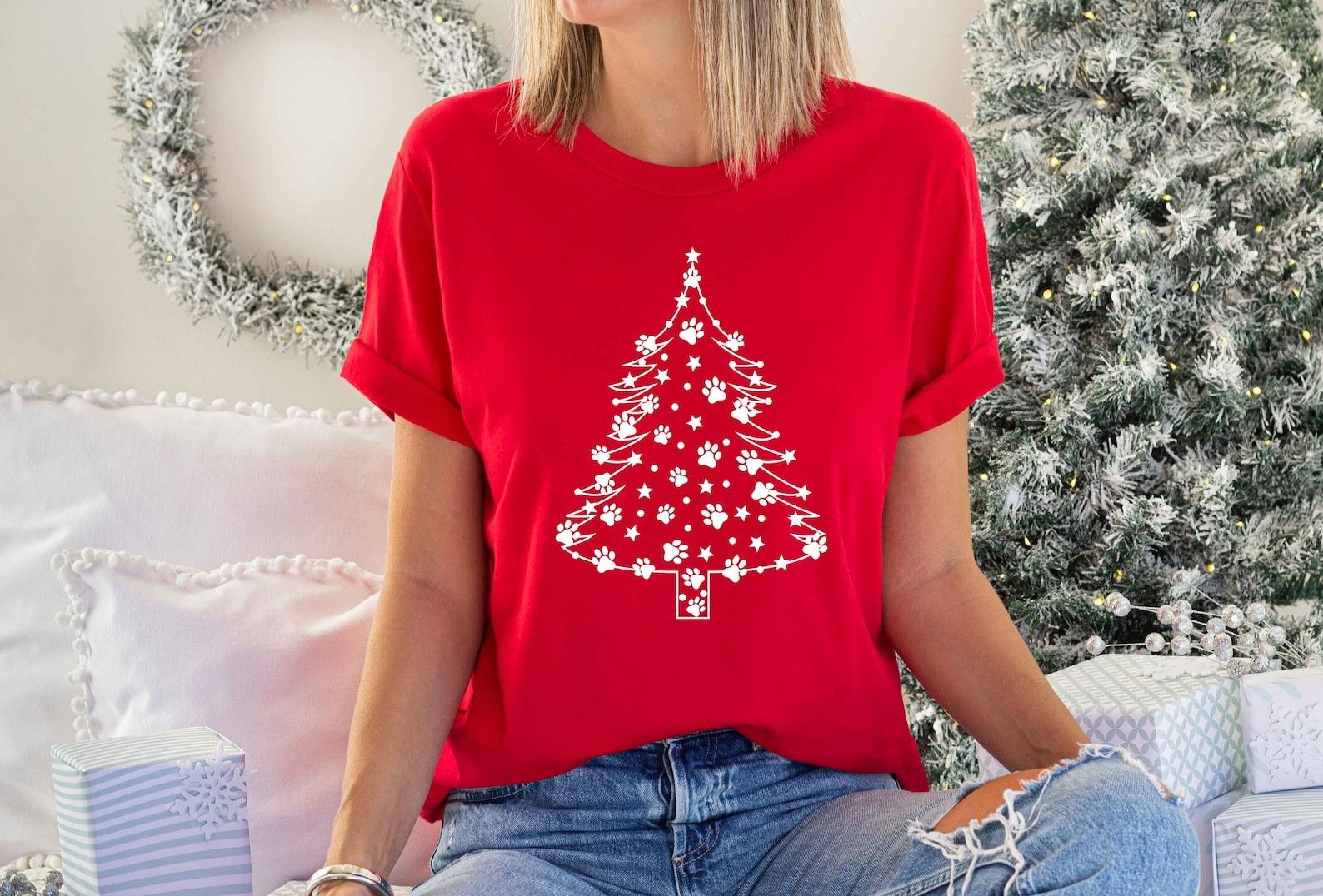 Designer × The Unbranded Brand Christmas Tree with Dog Paws Shirt, Christmas Tshirt Size XL / US 12-14 / IT 48-50 - 1 Thumbnail
