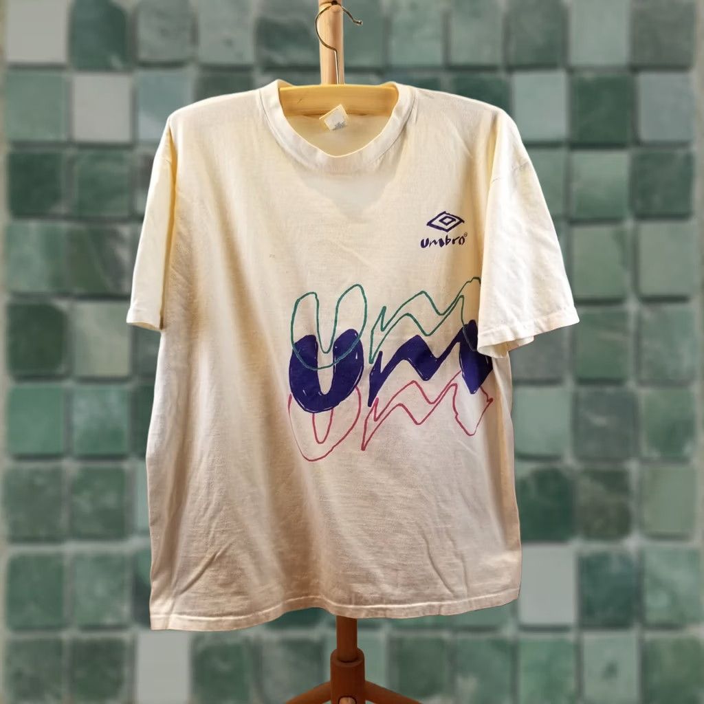 Umbro VINTAGE UMBRO SOCCER T-SHIRT NS XLARGE MEN White Short Sleeve Round Neck T-Shirt 90s Retro USA Made in USA Deluxe Single Stitch Size US XL / EU 56 / 4 - 1 Thumbnail