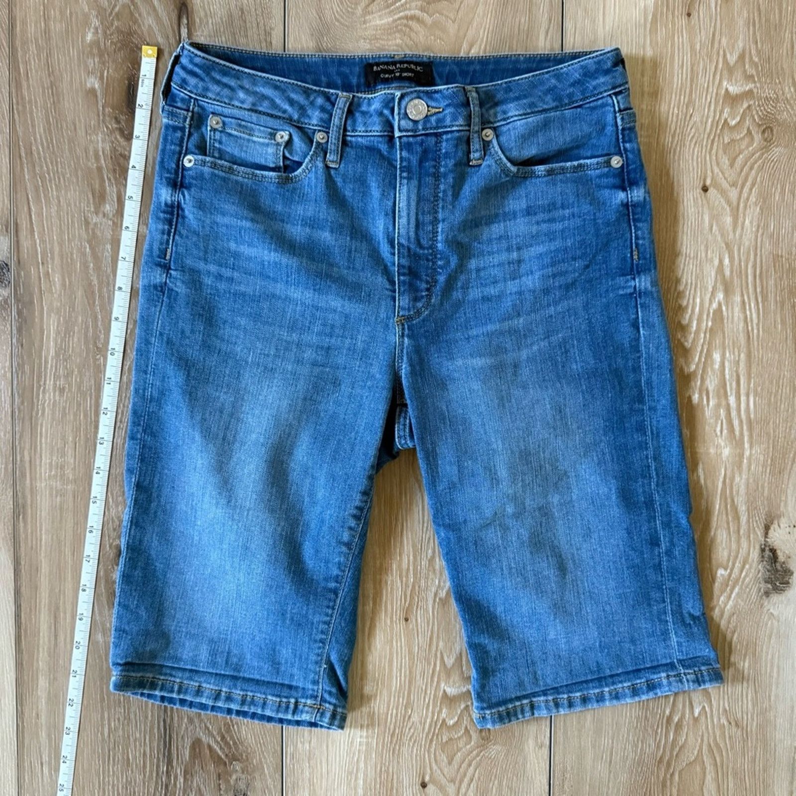 Banana Republic Banana Republic Curvy 10” Denim Short 27/4 Size 27" / US 4 / IT 40 - 9 Thumbnail