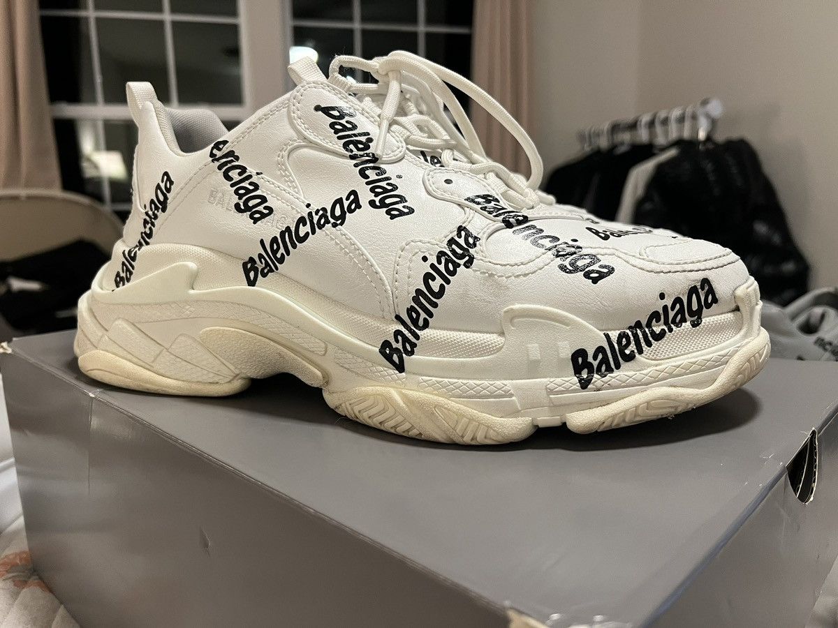 Balenciaga Balenciaga White w/ Large “Balenciaga” Print All Over Size US 12 / EU 45 - 9 Thumbnail