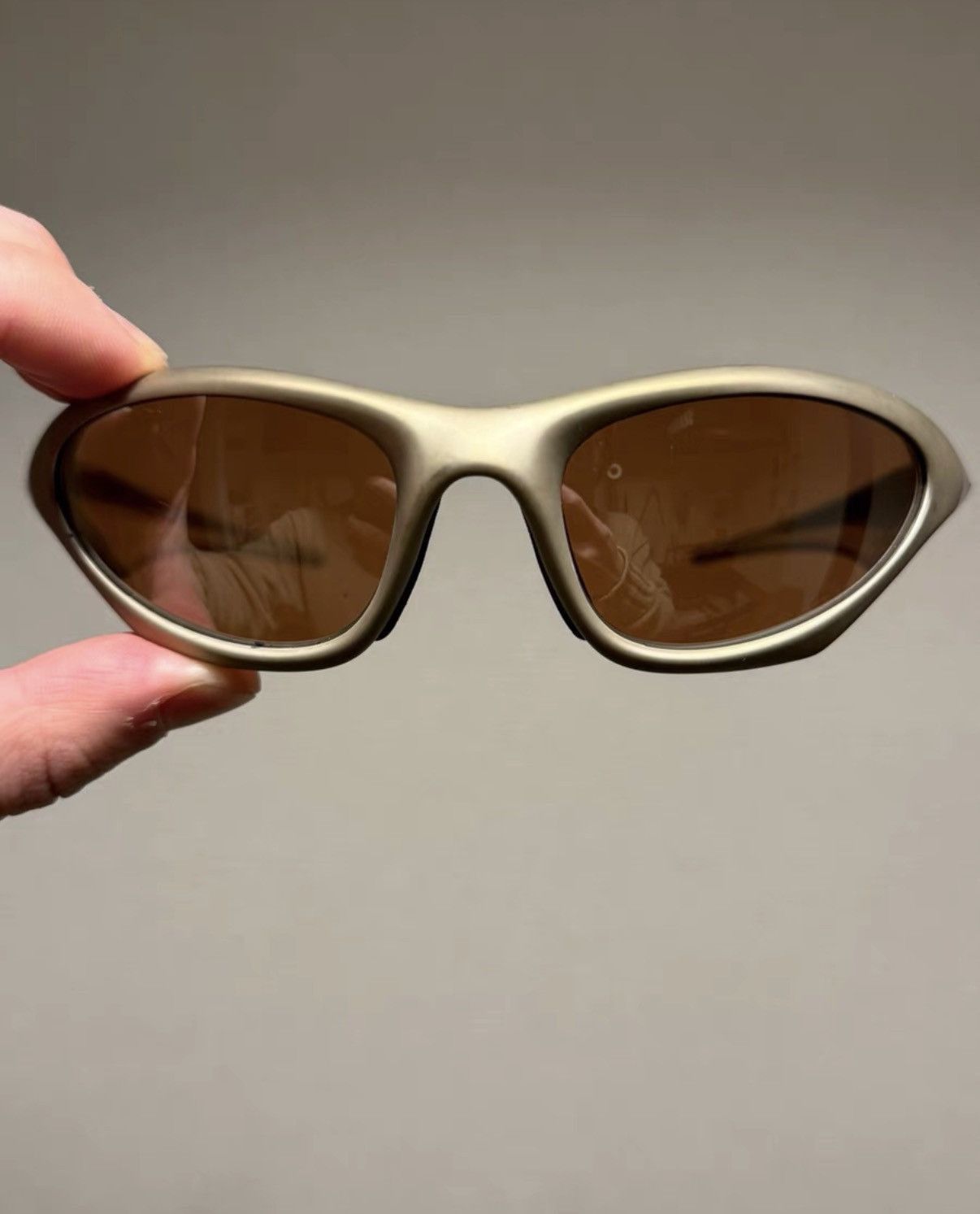 Oakley Gold Tinted Lens Oval Sunglasses Size ONE SIZE - 1 Thumbnail