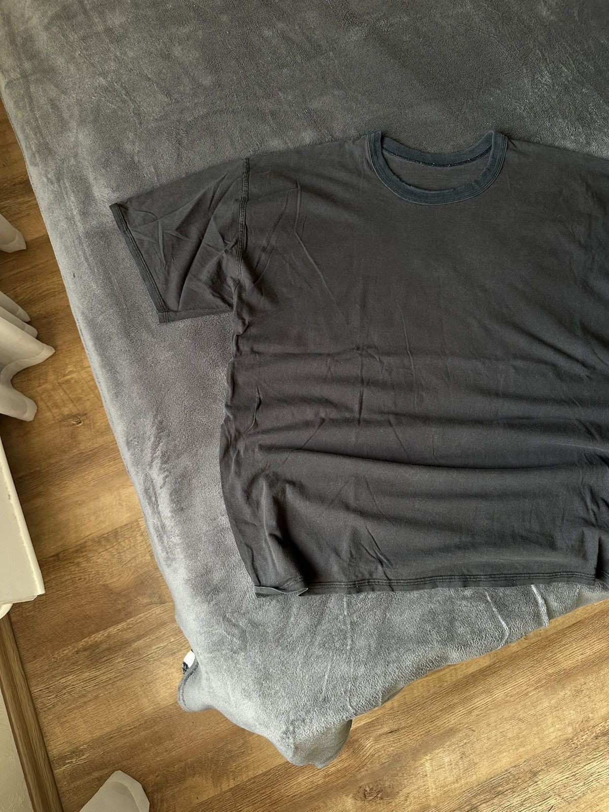 Japanese Brand × Vintage Faded Blank Tee Box Feet Size L Size US L / EU 52-54 / 3 - 2 Thumbnail