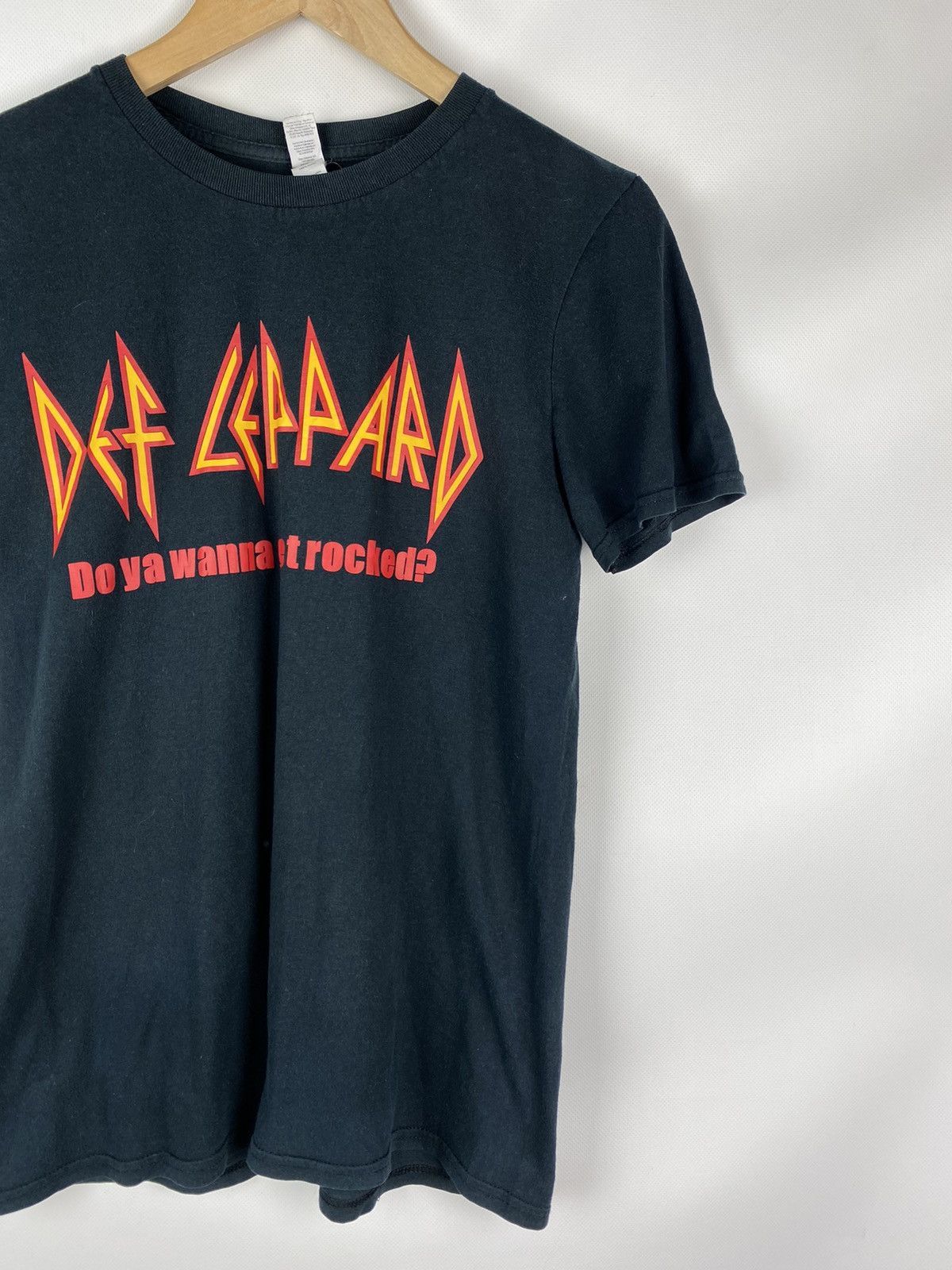 Band Tees Def Leppard vintage Do You Wanna Get Rocked Band T Shirt Size US S / EU 44-46 / 1 - 3 Thumbnail