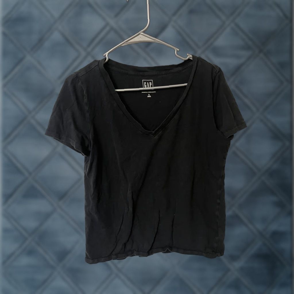 Gap Gap T-Shirt Women’s Size S Black Solid V-Neck Organic Cotton Solid Short Sleeve Regular Fit Womens Tee Size S / US 4 / IT 40 - 1 Thumbnail