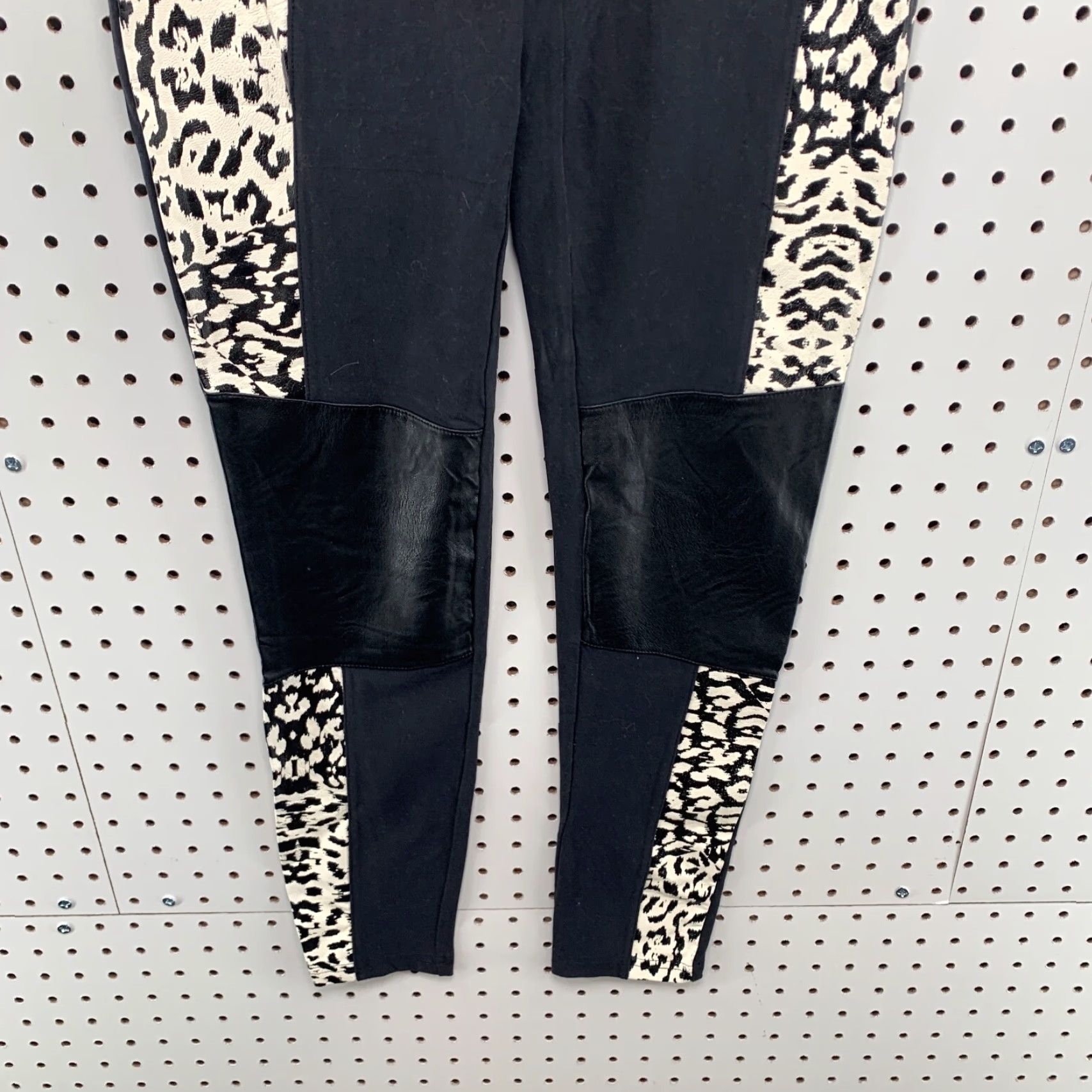MINKPINK MINKPINK Pants Medium Womens Athletic Yoga Leggings Black Leopard Stretch Size 32" / US 10 / IT 46 - 6 Thumbnail