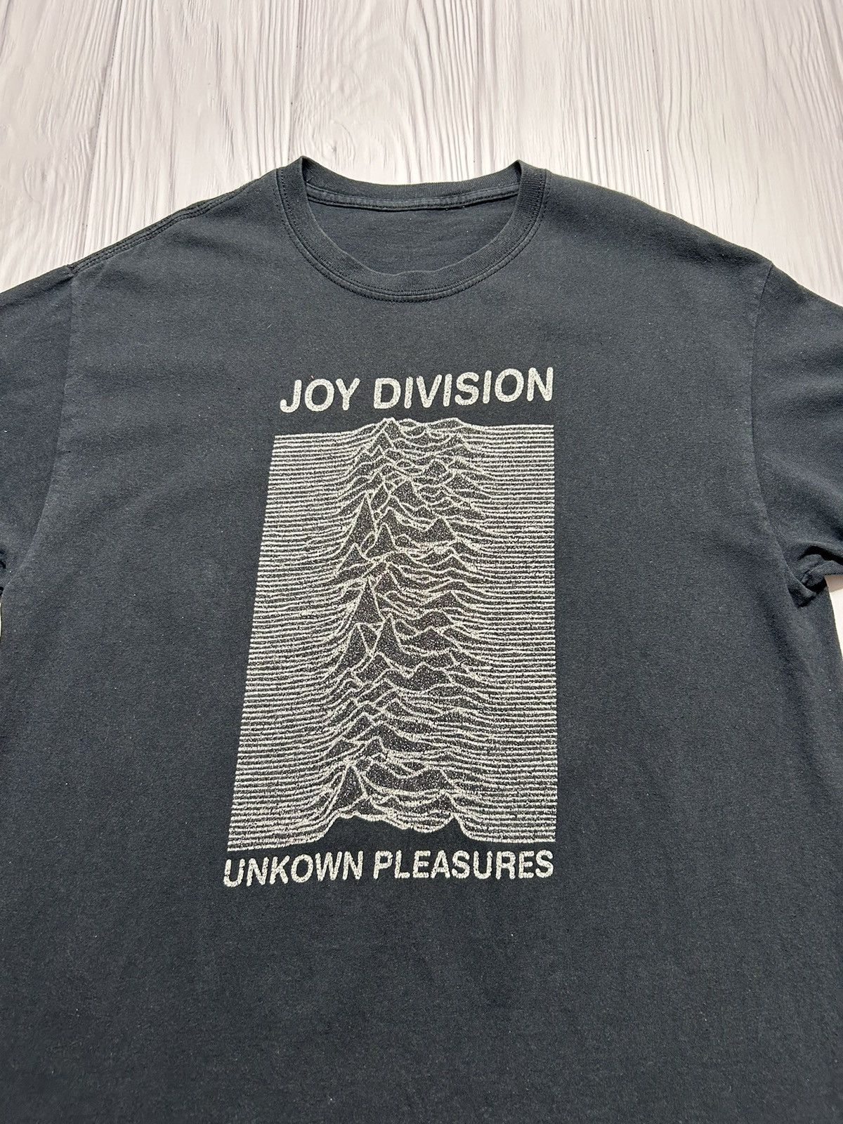 Band Tees Vintage Y2K Joy Division Unknown Pleasures T-Shirt Size US L / EU 52-54 / 3 - 4 Thumbnail