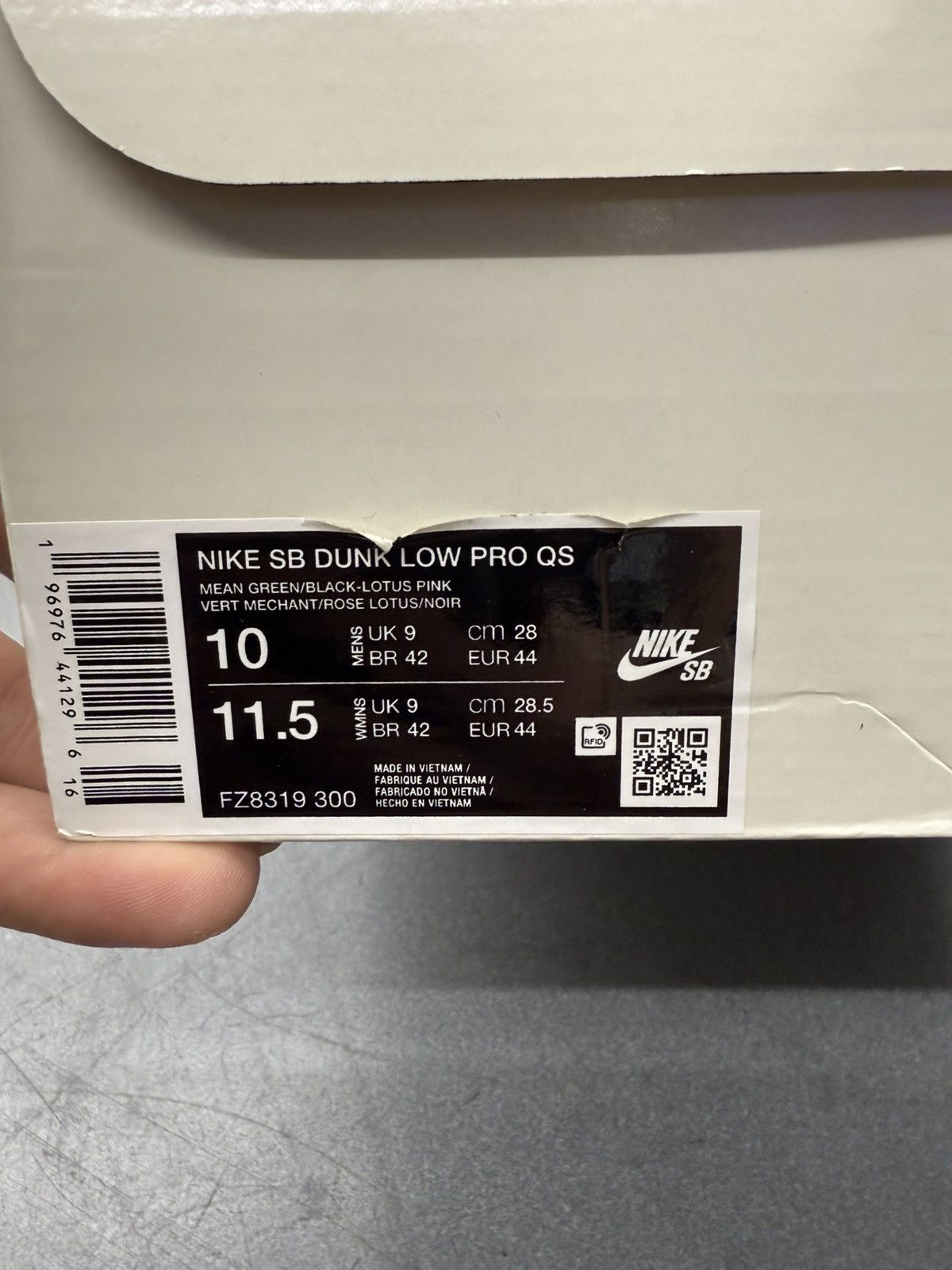 Nike 2023 Nike SB Dunk Low The Powerpuff Girls Buttercup Size US 10 / EU 43 - 13 Thumbnail