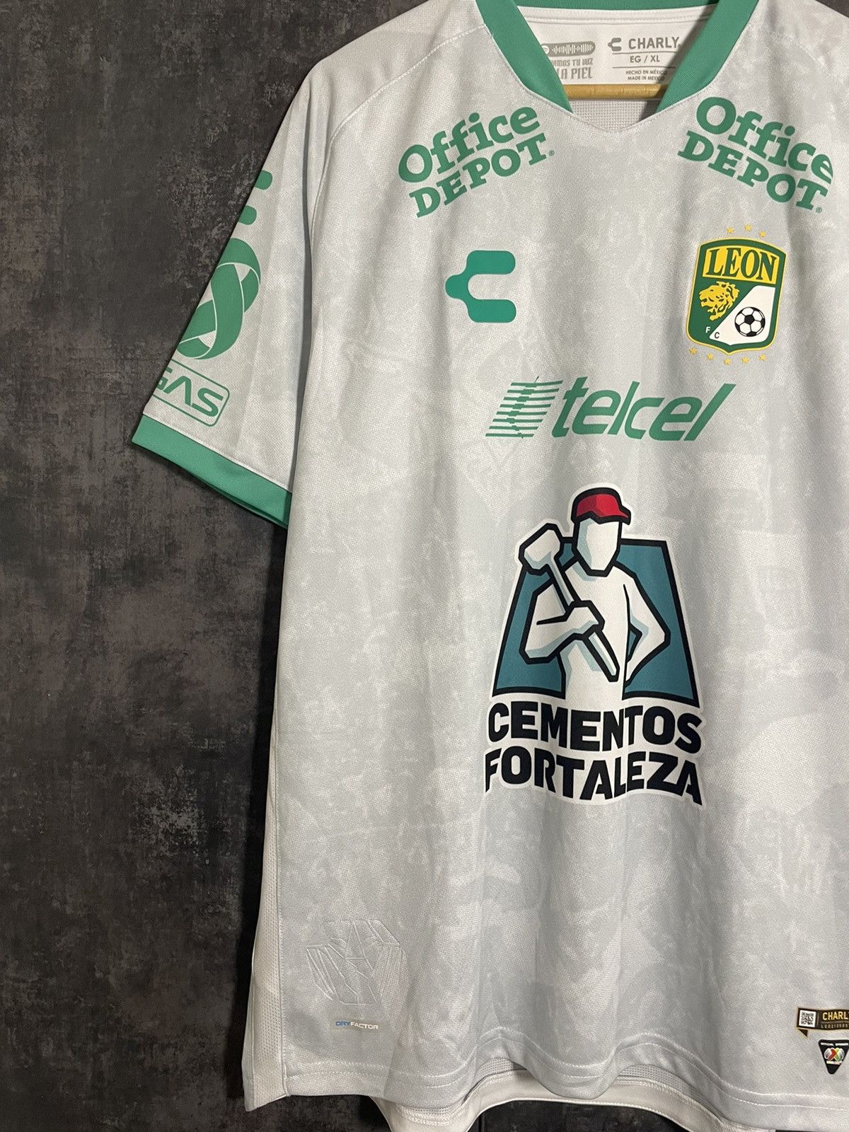 Vintage Rare Leon 2021 Soccer Team Away Jersey Blokecore Size US XL / EU 56 / 4 - 4 Thumbnail