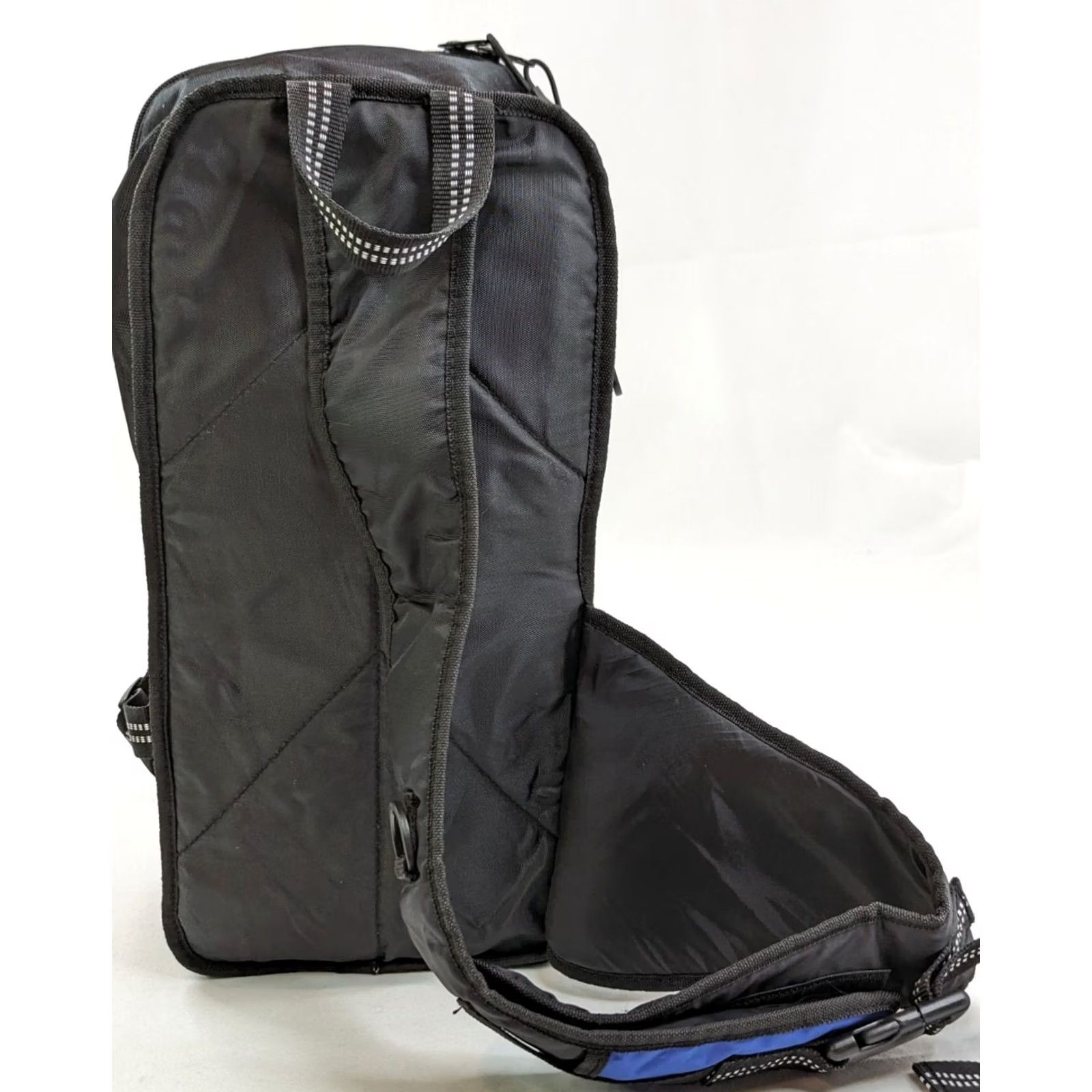 Vintage VINTAGE IRONMAN Triathlon Hydration Pack Running Bag Embroidered Shoulder Bag Black Medium Unisex Adults Boys Girls Mens Womens Size ONE SIZE - 3 Thumbnail