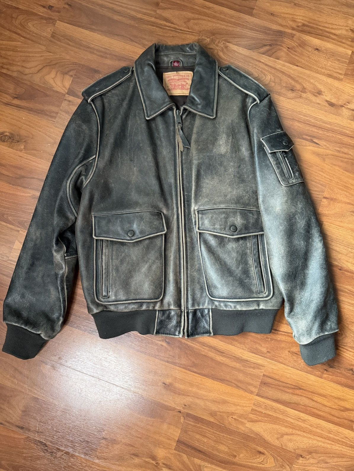 LEVI’S DiSTRESSED LEATHER AVIATOR JACKET