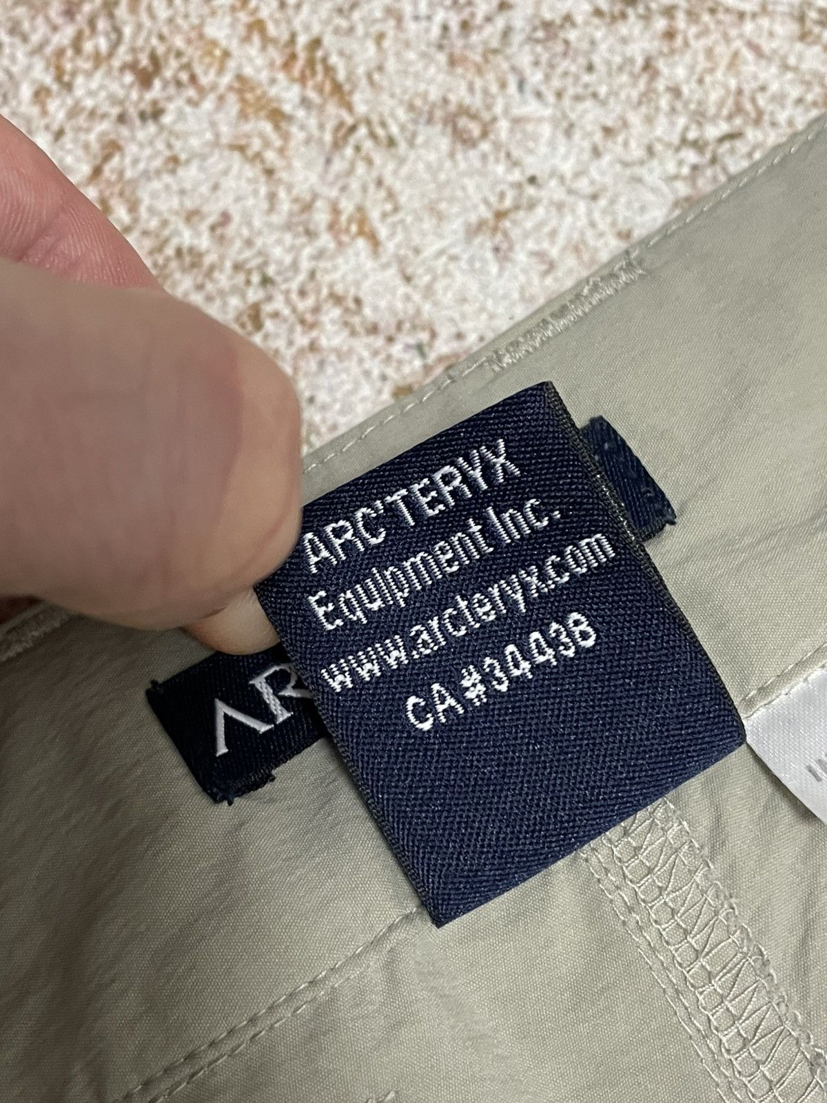 Arc'teryx Arc'teryx Small Logo Nylon Light Cargo Pants Size 28" / US 6 / IT 42 - 7 Thumbnail