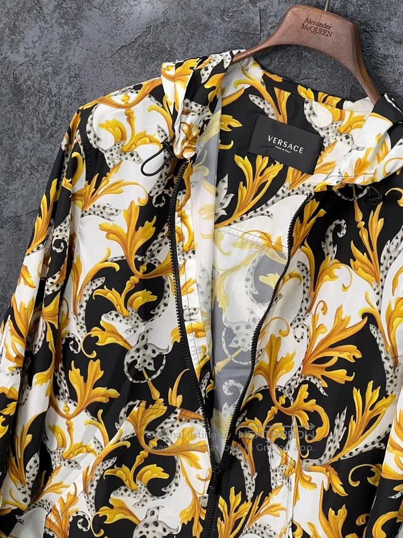 Versace Versace Floral hooded jacket Size US M / EU 48-50 / 2 - 5 Thumbnail