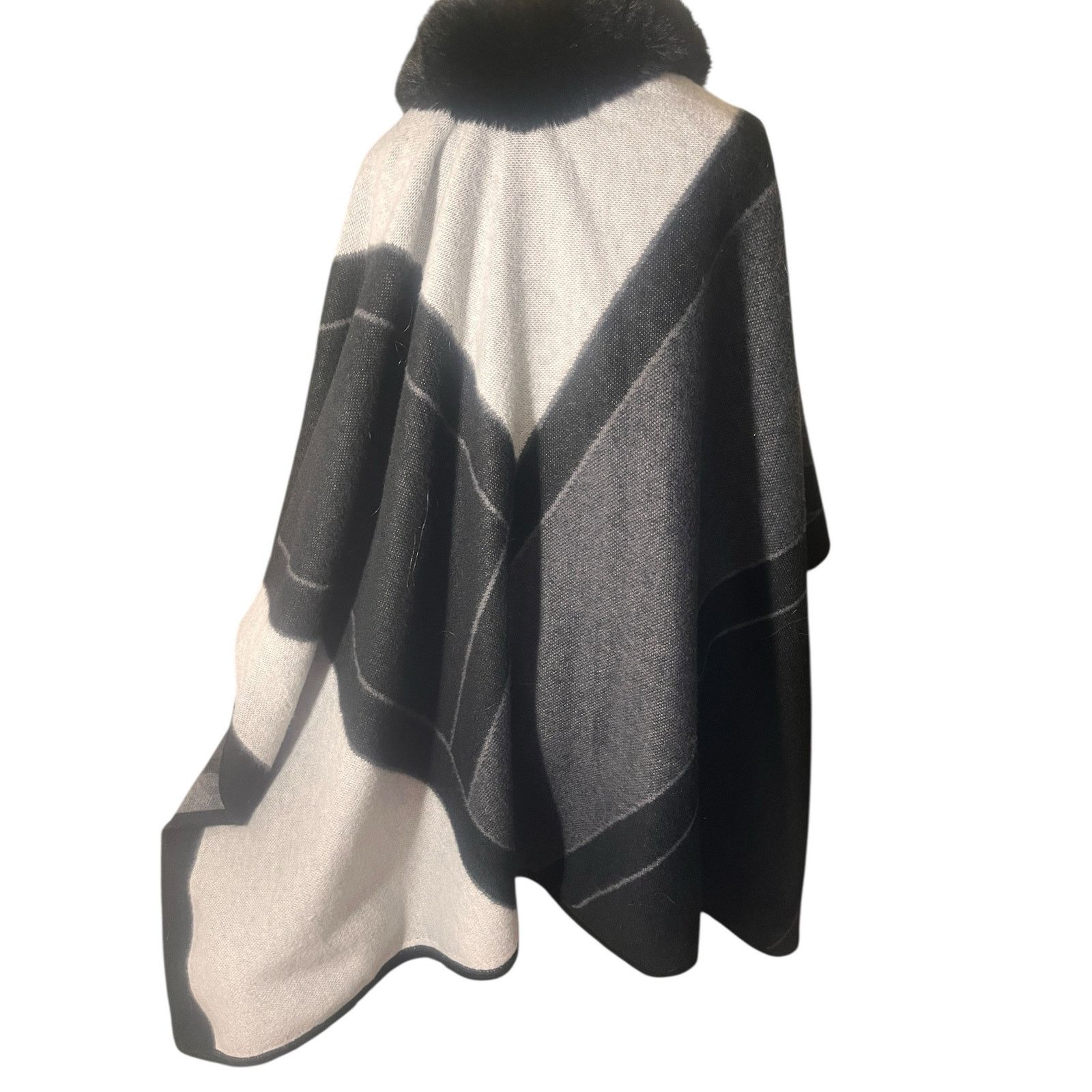 Other Coco + Carmen Fur Trim White Black & Gray Poncho Wrap Size ONE SIZE - 7 Thumbnail