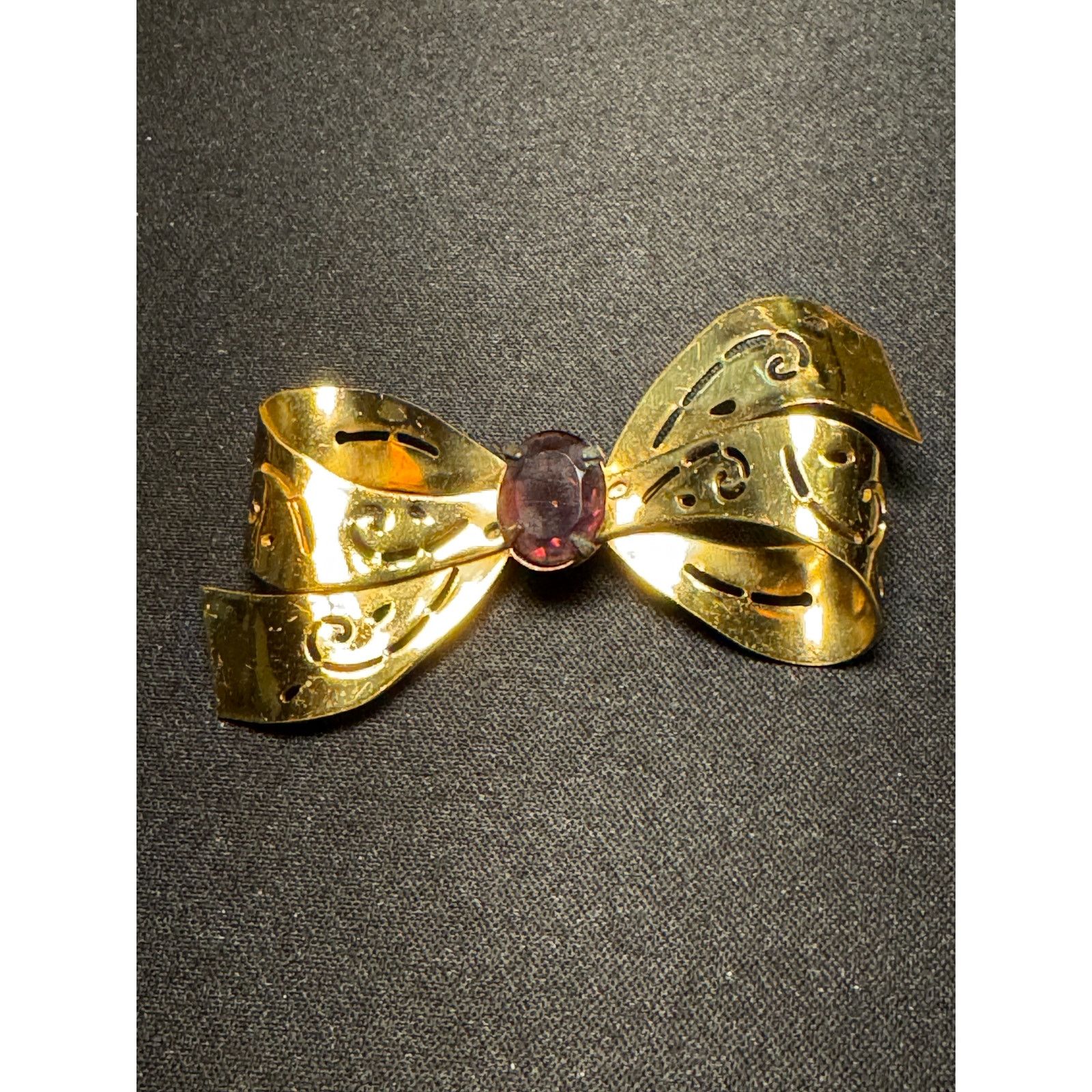 Other Vintage Coro Cut Out Bow Purple Glass Stone Brooch Size ONE SIZE - 1 Thumbnail