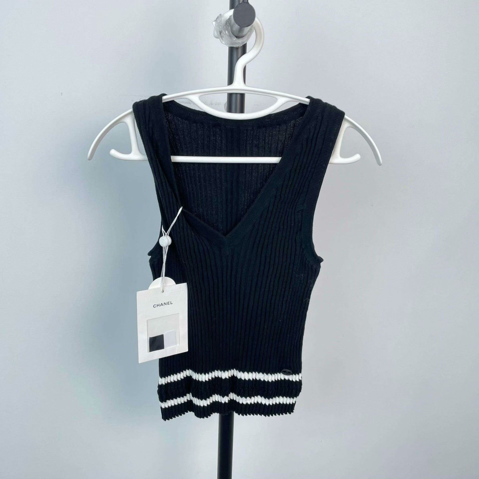 Chanel Chanel Knit Black Sweater 38 Women Size S / US 4 / IT 40 - 1 Thumbnail