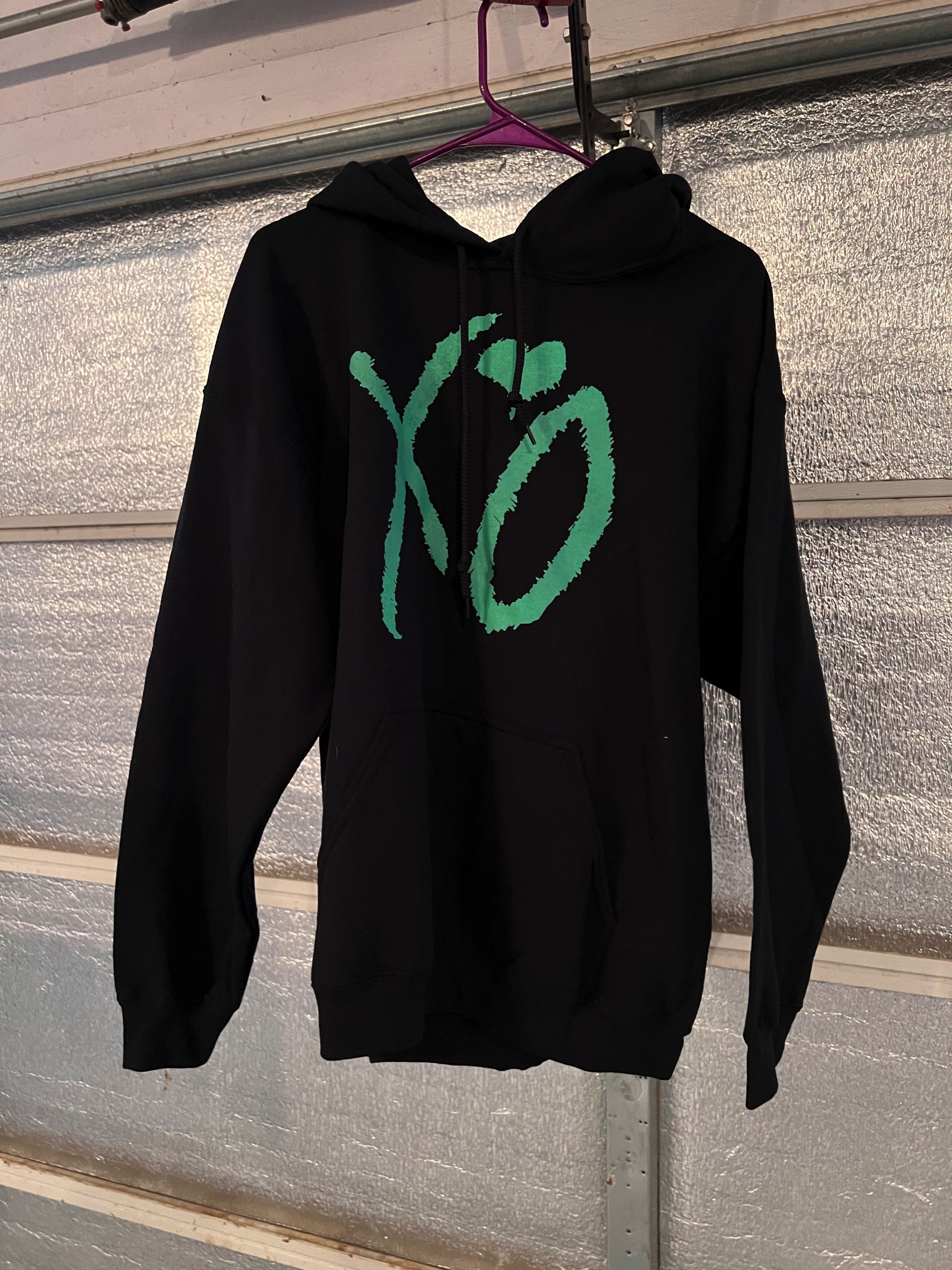 Kiss land skyline fleece pullover hoodie hotsell