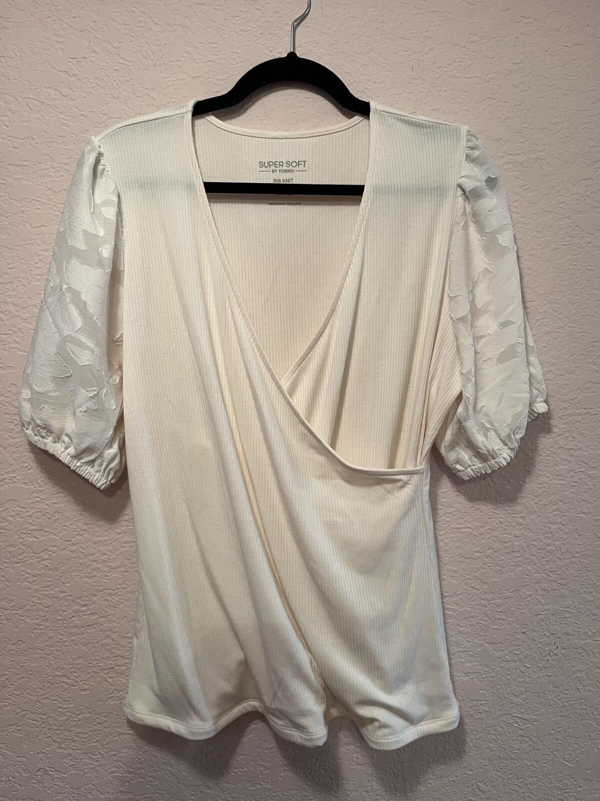 Other Torrid Super Soft Rib Knit Top with Floral Puff Sleeves Size XL / US 12-14 / IT 48-50 - 2 Thumbnail