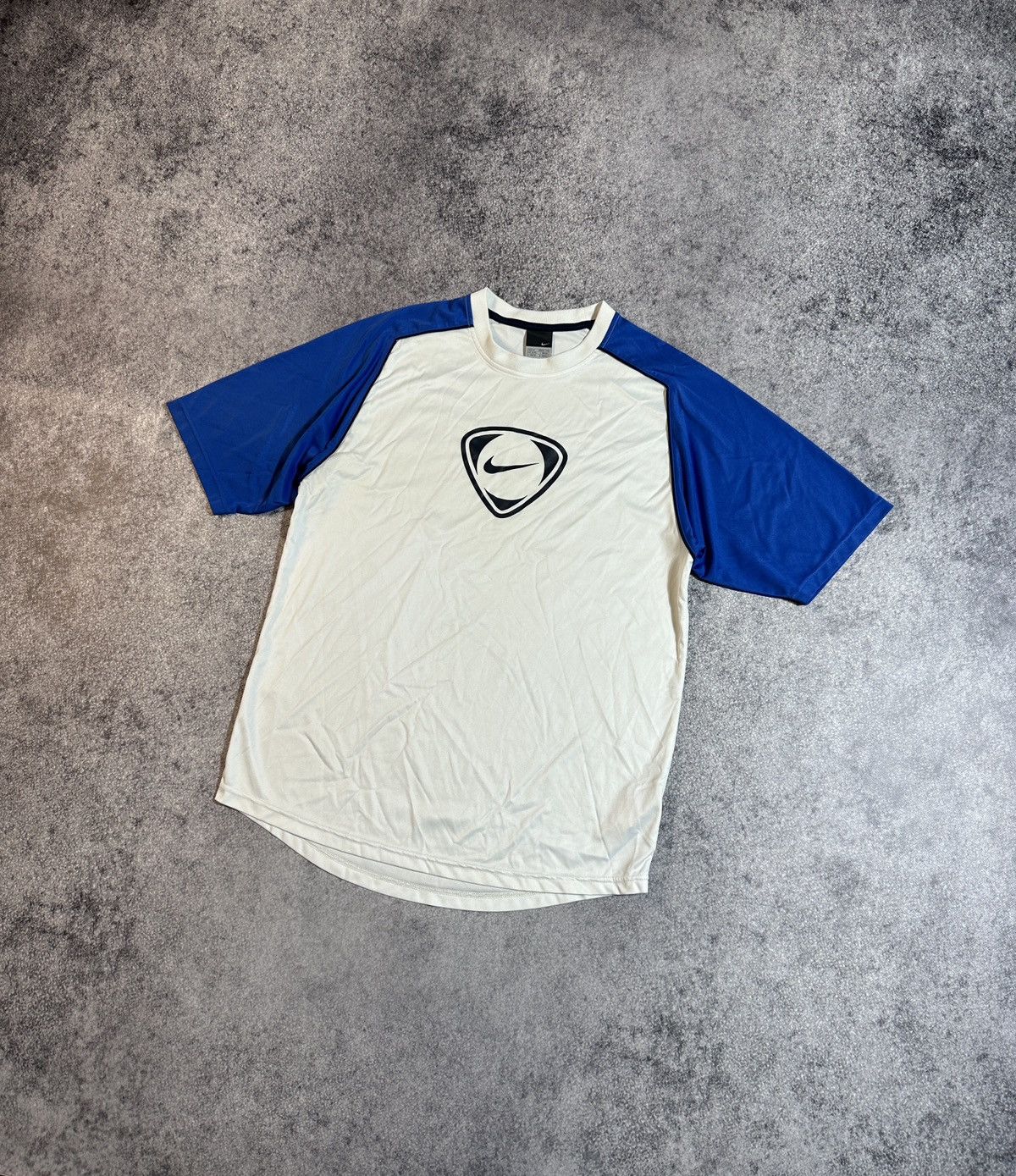 Nike × Vintage Y2k vintage Big Logo Nike t-shirt Streetwear style rare M Us Size US M / EU 48-50 / 2 - 1 Thumbnail