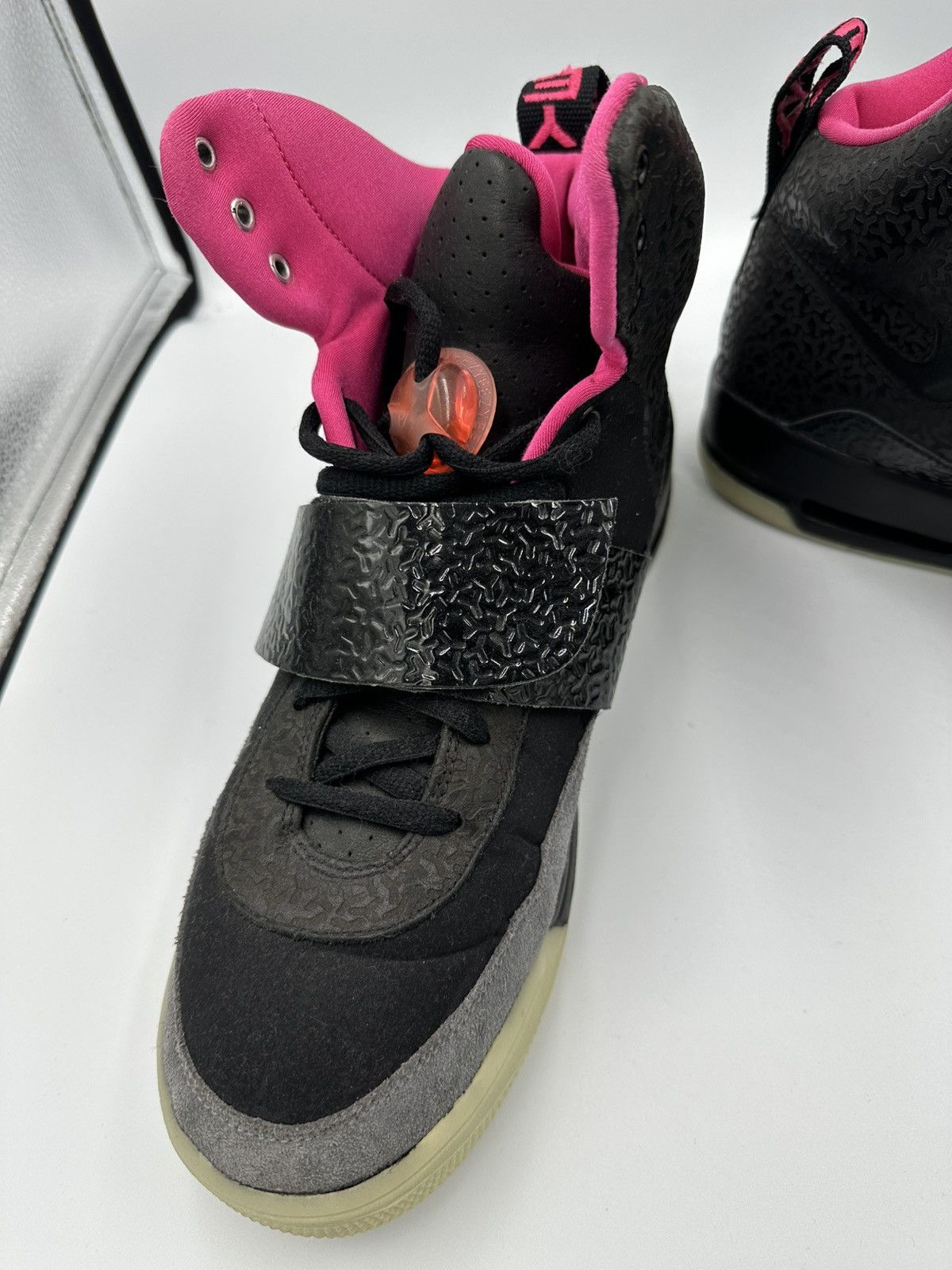 Kanye West × Nike Nike Air Yeezy 1 Blink Size US 12 / EU 45 - 8 Thumbnail