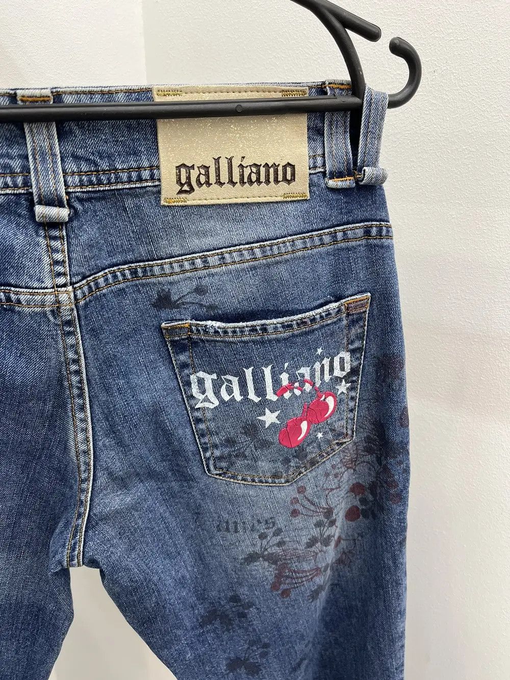 John Galliano Archive John Galliano Newspaper Cherry Embroidered Y2K Jeans Size 27" / US 4 / IT 40 - 3 Thumbnail