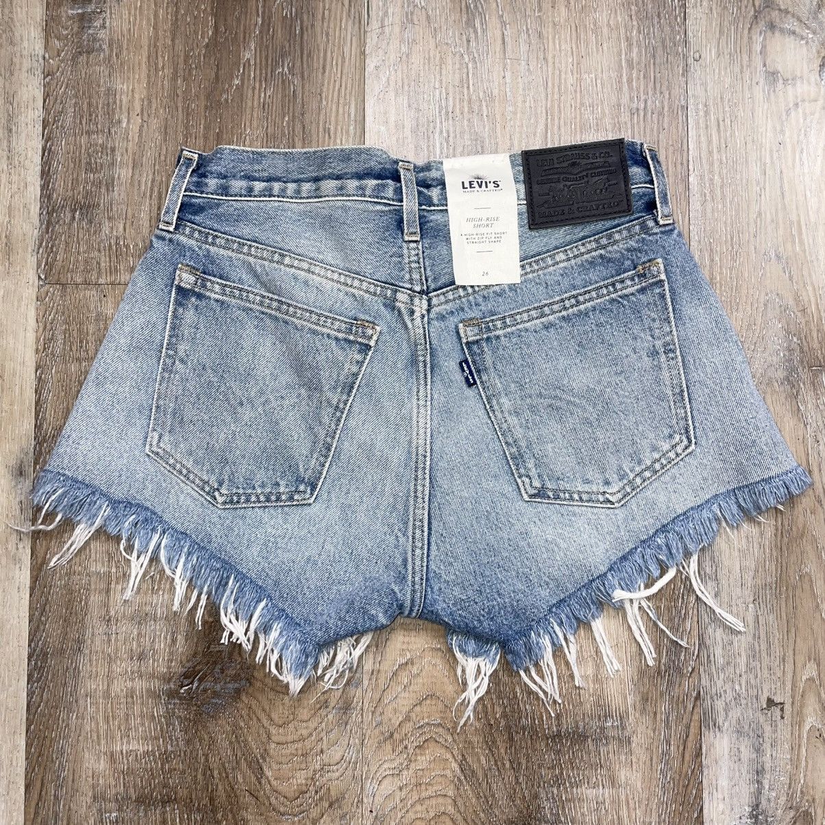Levi's Made & Crafted BNWT Levis Made Crafted Cropped Denim Shorts Womens 26 NEW Size 26" / US 2 / IT 38 - 2 Thumbnail