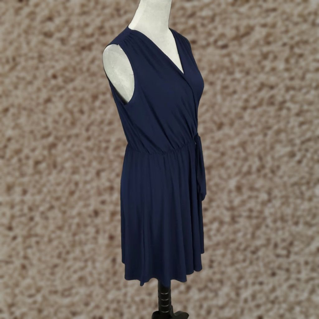 Vintage Tahari Blue Polyester Spandex Dress Wrap A-Line Fit & Flare Womens Medium Dress Tahari Size M / US 6-8 / IT 42-44 - 1 Thumbnail