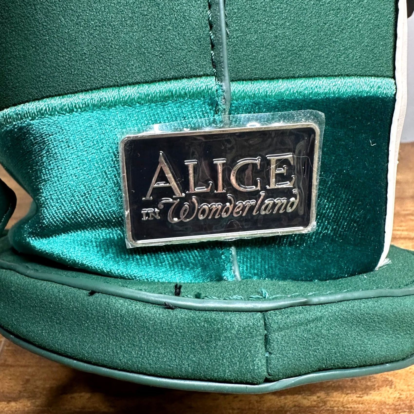 Disney NEW Disney Alice in Wonderland Mad Hatter Green Top Hat Crossbody Bag Size S / US 4 / IT 40 - 4 Thumbnail