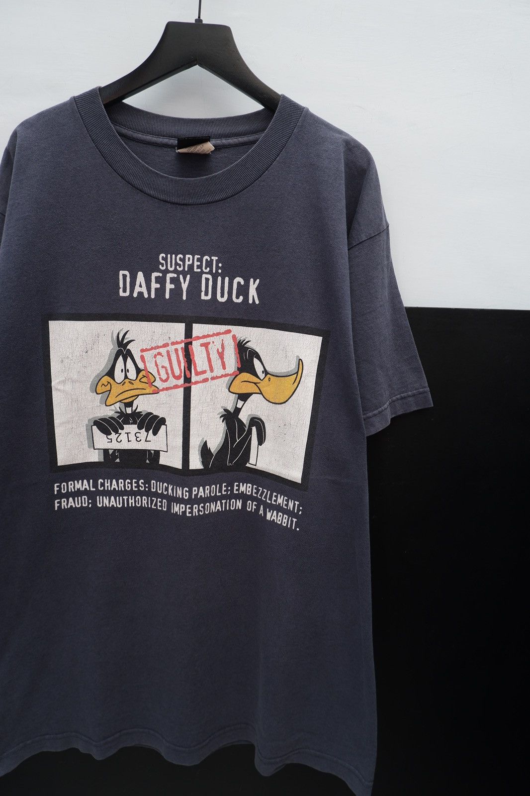 Vintage Vintage Warner Bros Daffy Duck cr 1997 tshirt Size US L / EU 52-54 / 3 - 7 Thumbnail