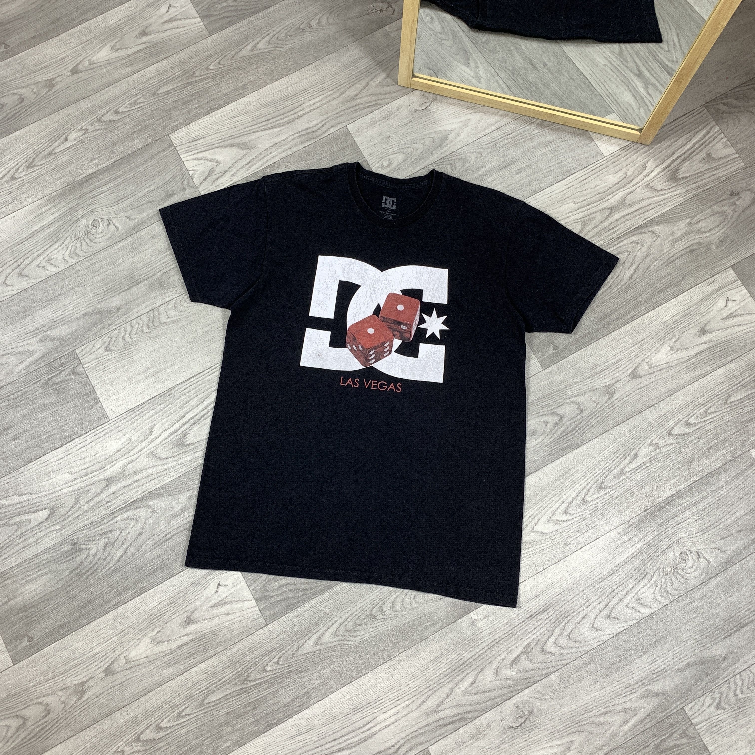 DC Vintage DC Shoes Co. 90s Graphic Dice Logo Black Tee Shirt L Size US L / EU 52-54 / 3 - 1 Thumbnail