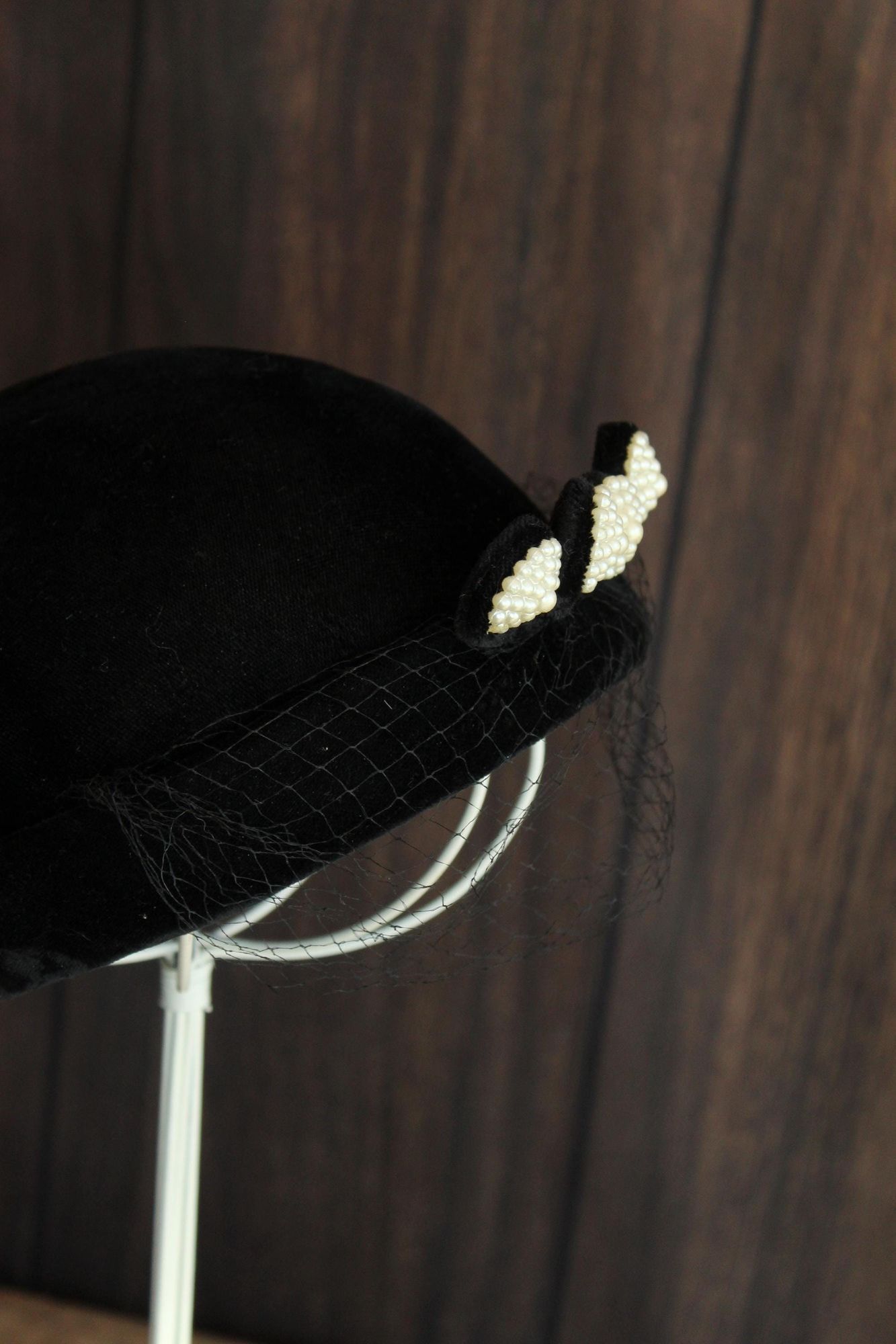 Vintage Vintage 1940s Hat, Black Small Topper with Birdcage Veil and Size ONE SIZE - 3 Thumbnail
