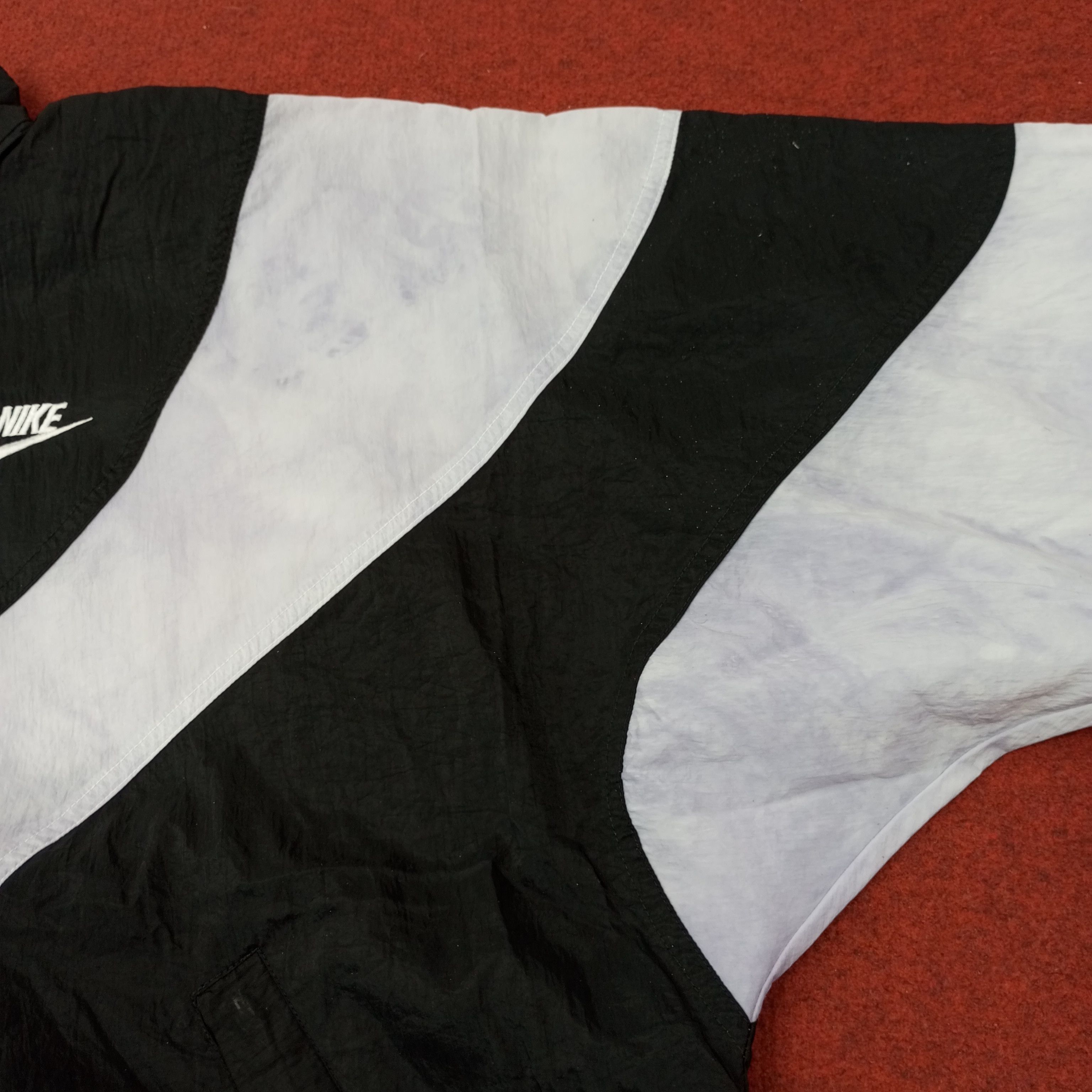 Nike × Vintage Nike Small Logo Design Windbreaker Jacket c232n5 Size US XL / EU 56 / 4 - 6 Thumbnail