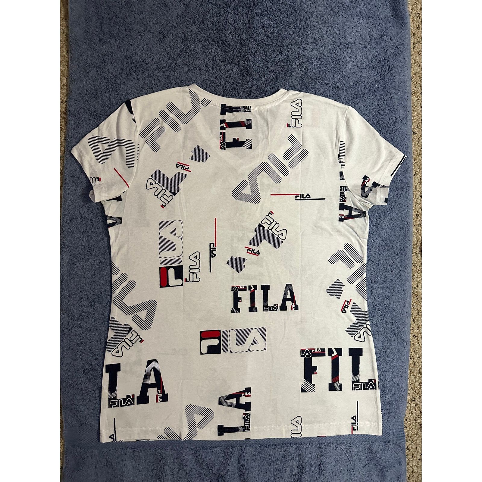 Fila Women's FILA T-shirt - Large V-neck - Excellent Condition Size L / US 10 / IT 46 - 2 Thumbnail