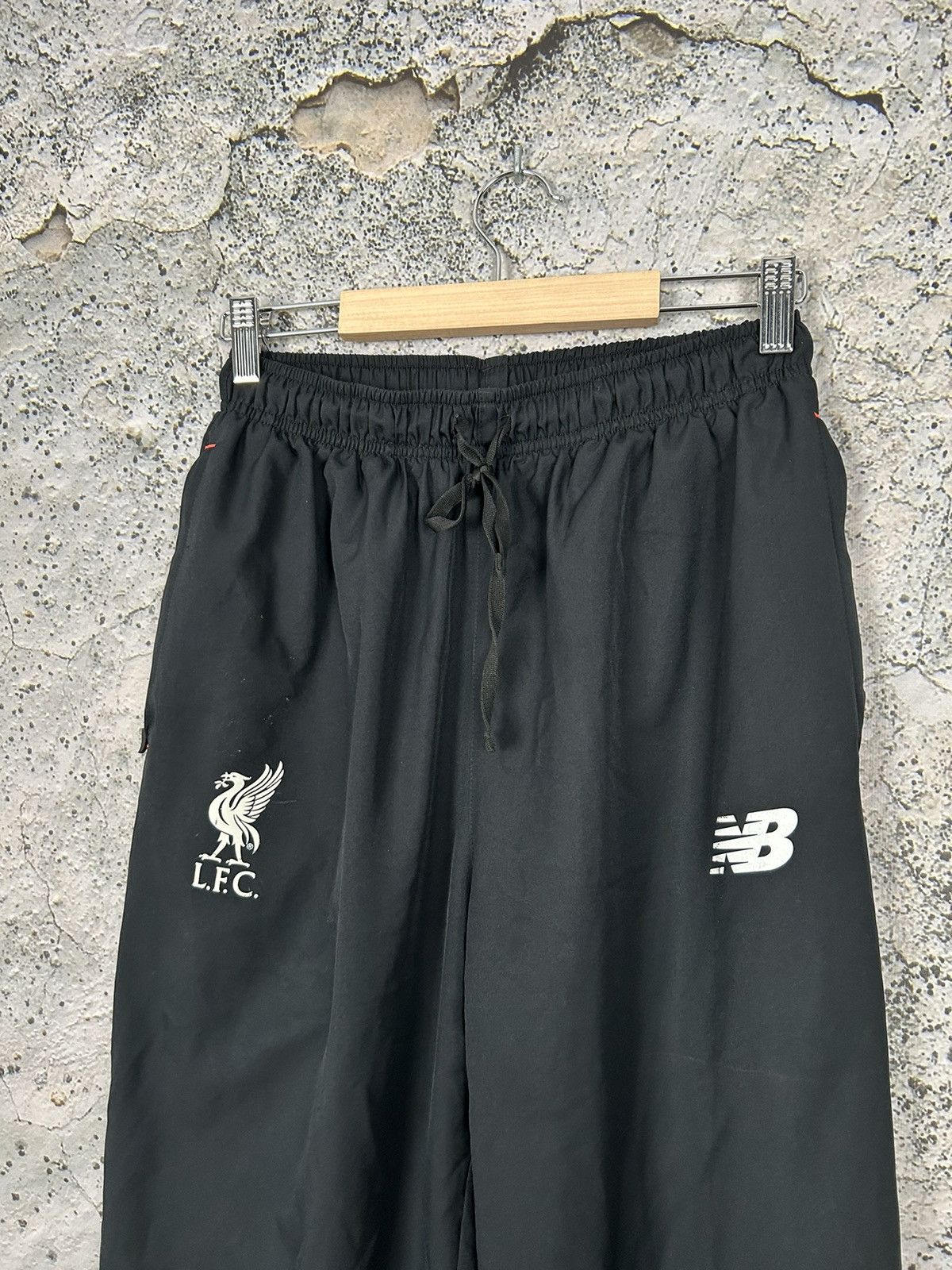 New Balance Liverpool FC Soccer Football Sweatpants Hype Sportswear Size US 32 / EU 48 - 3 Thumbnail