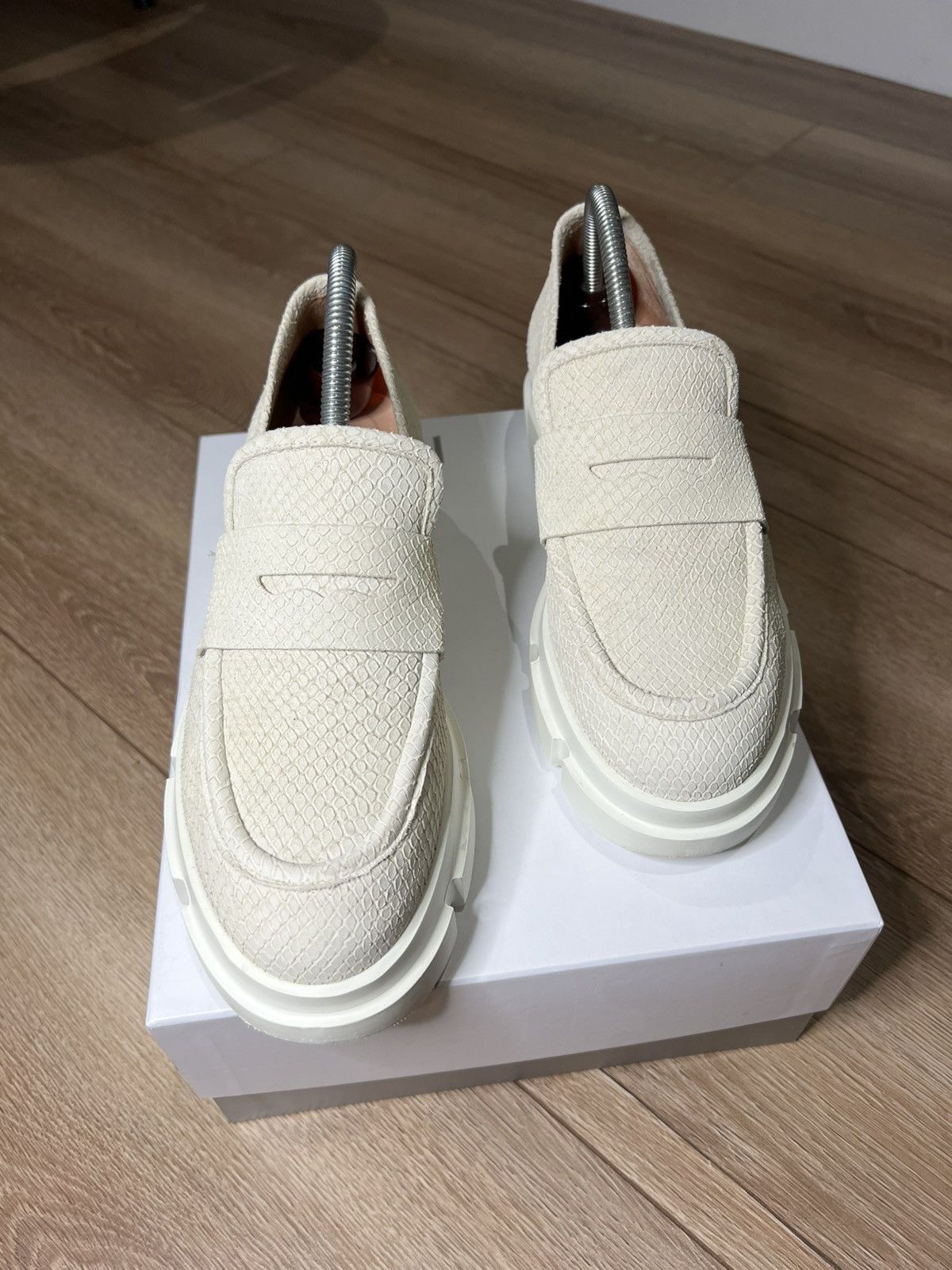 Pollini **Pollini | Elegant Leather Loafers | Size US 8 / IT 38 - 6 Thumbnail