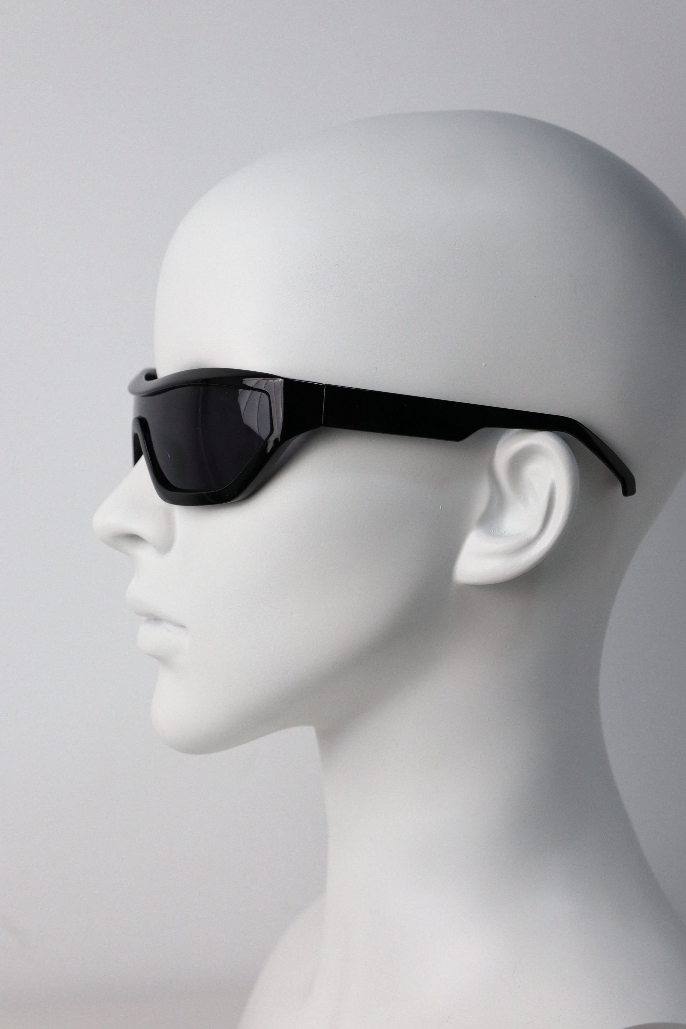 Japanese Brand Y2k Avant Garde Futuristic Rectangle Black Sunglasses OS Size ONE SIZE - 3 Thumbnail