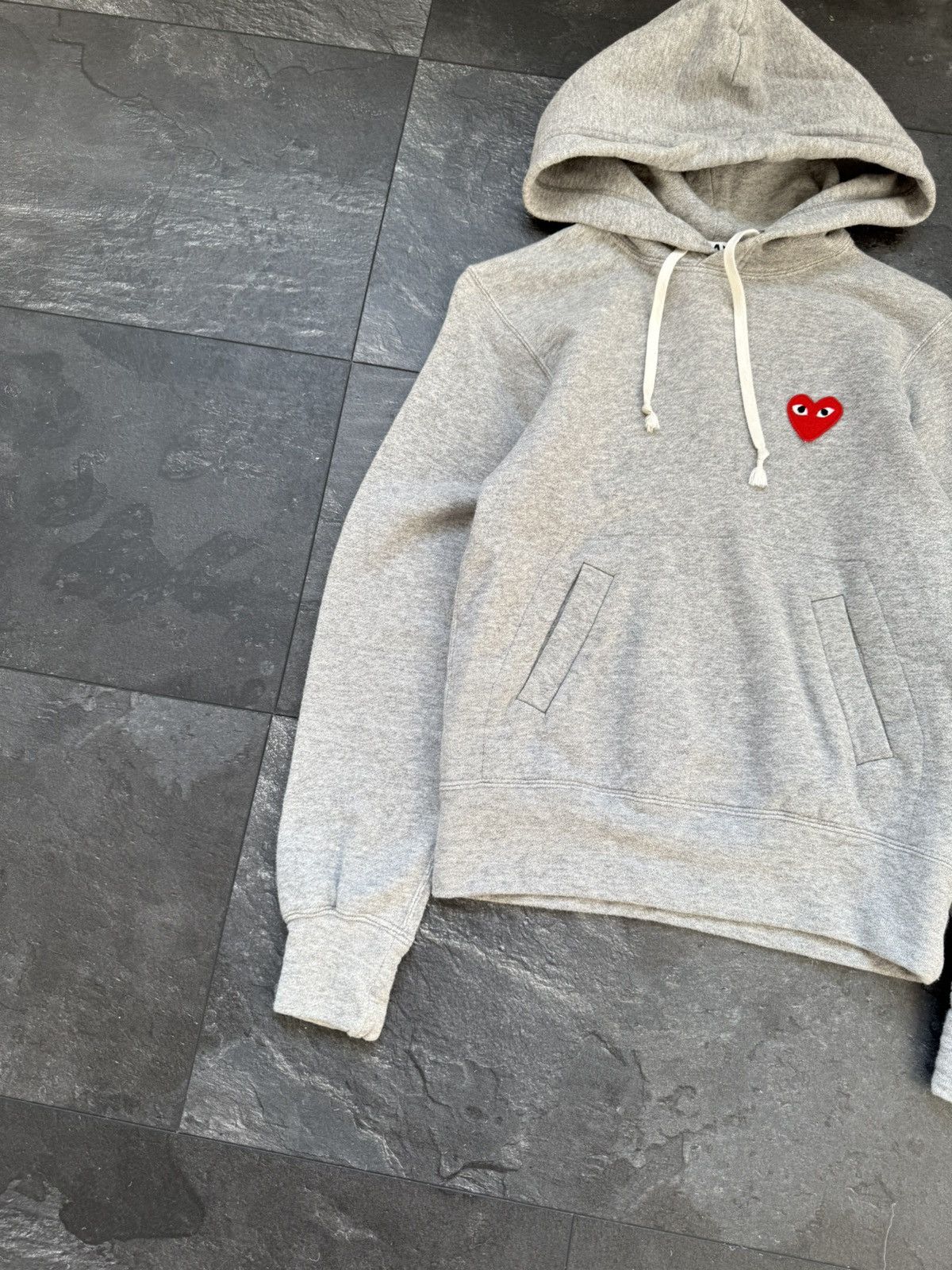 Comme des Garcons × Comme des Garcons PLAY Play Comme des Garcons Heart Logo Hoodie/ CDG Heart Hoodie Size XS / US 0-2 / IT 36-38 - 2 Thumbnail