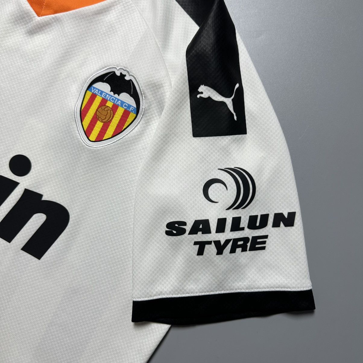 Puma VALENCIA PUMA 2019/2020 FOOTBALL HOME JERSEY #16 KANG IN Size US M / EU 48-50 / 2 - 6 Thumbnail