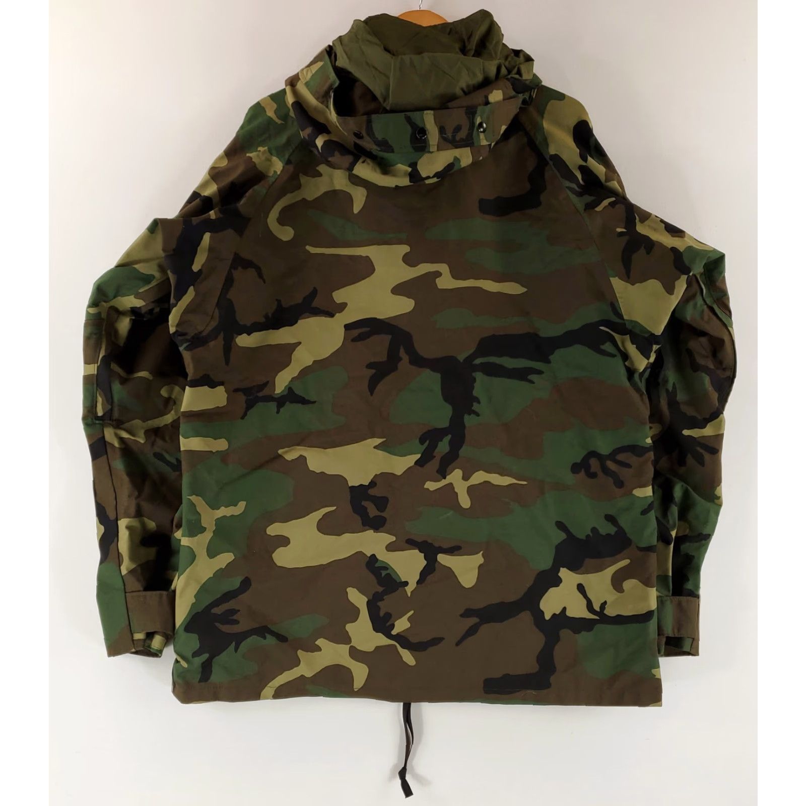 Vintage **US Army Parka Hooded Cold Weather Mens L Woodland Camo Nylon** User: US Army Parka Hooded Cold Weather Mens L Woodland Camo Nylon Size US L / EU 52-54 / 3 - 3 Thumbnail