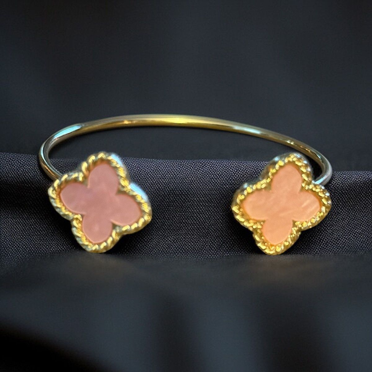 Other Gold tone pink clover open cuff bangle bracelet Size ONE SIZE - 1 Thumbnail