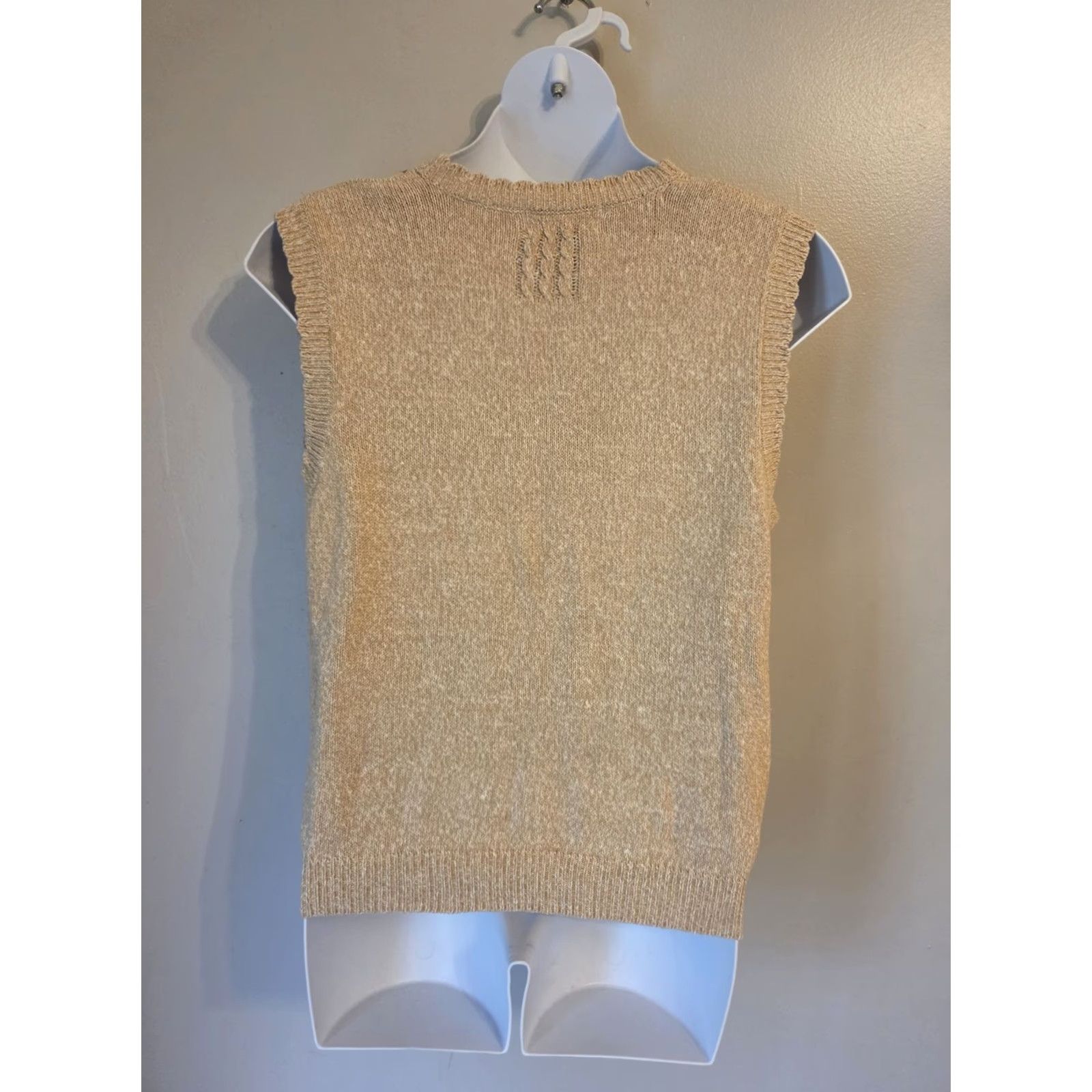 Jantzen VINTAGE Jantzen Classics Beige Floral Embroidered Sleeveless Sweater Vest L Beige 1980s Womens Mans Boys Girls Creative? Size L / US 10 / IT 46 - 6 Thumbnail