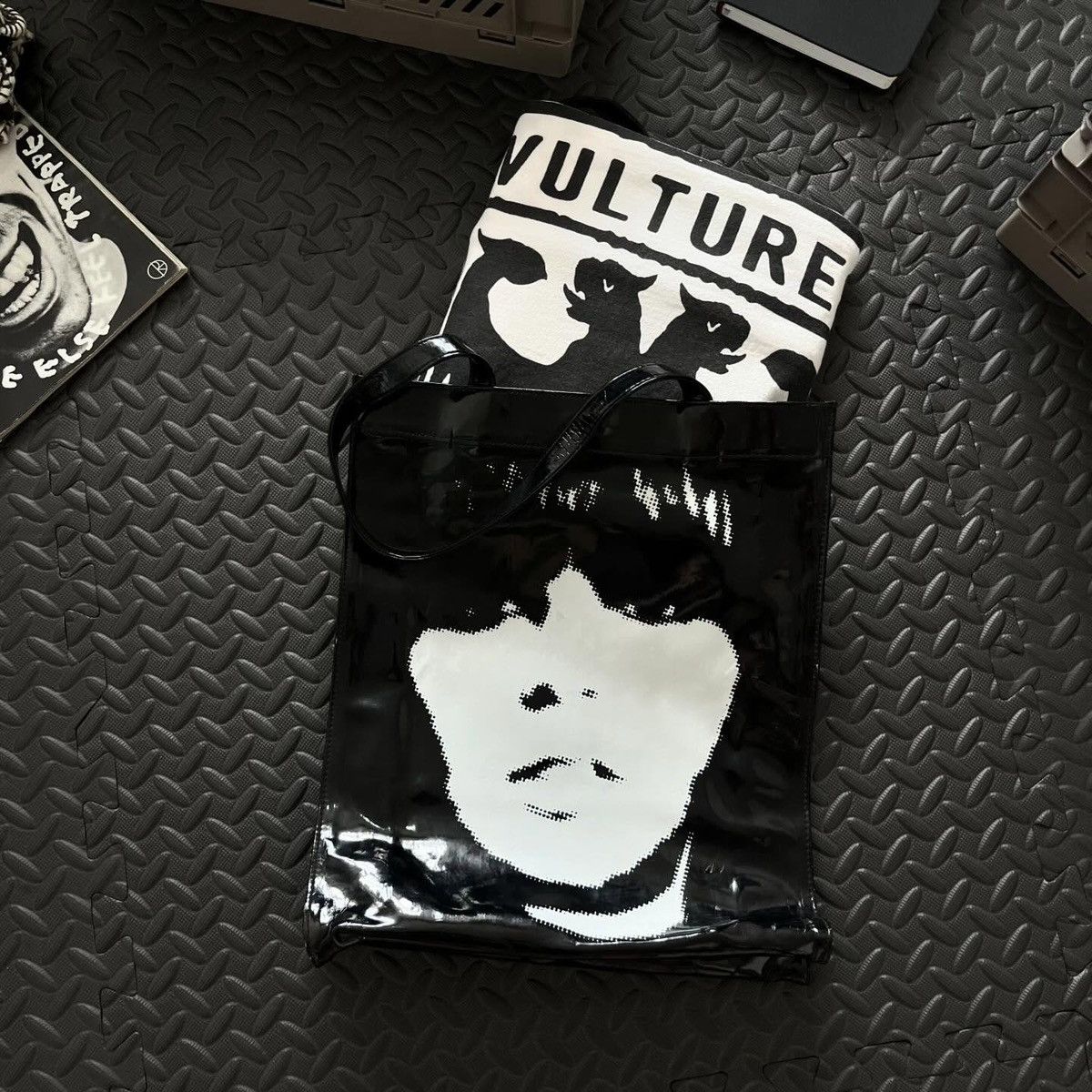 Japanese Brand Y2K GRUNGE VINYL TOTE BAG STREETWEAR Size ONE SIZE - 2 Thumbnail