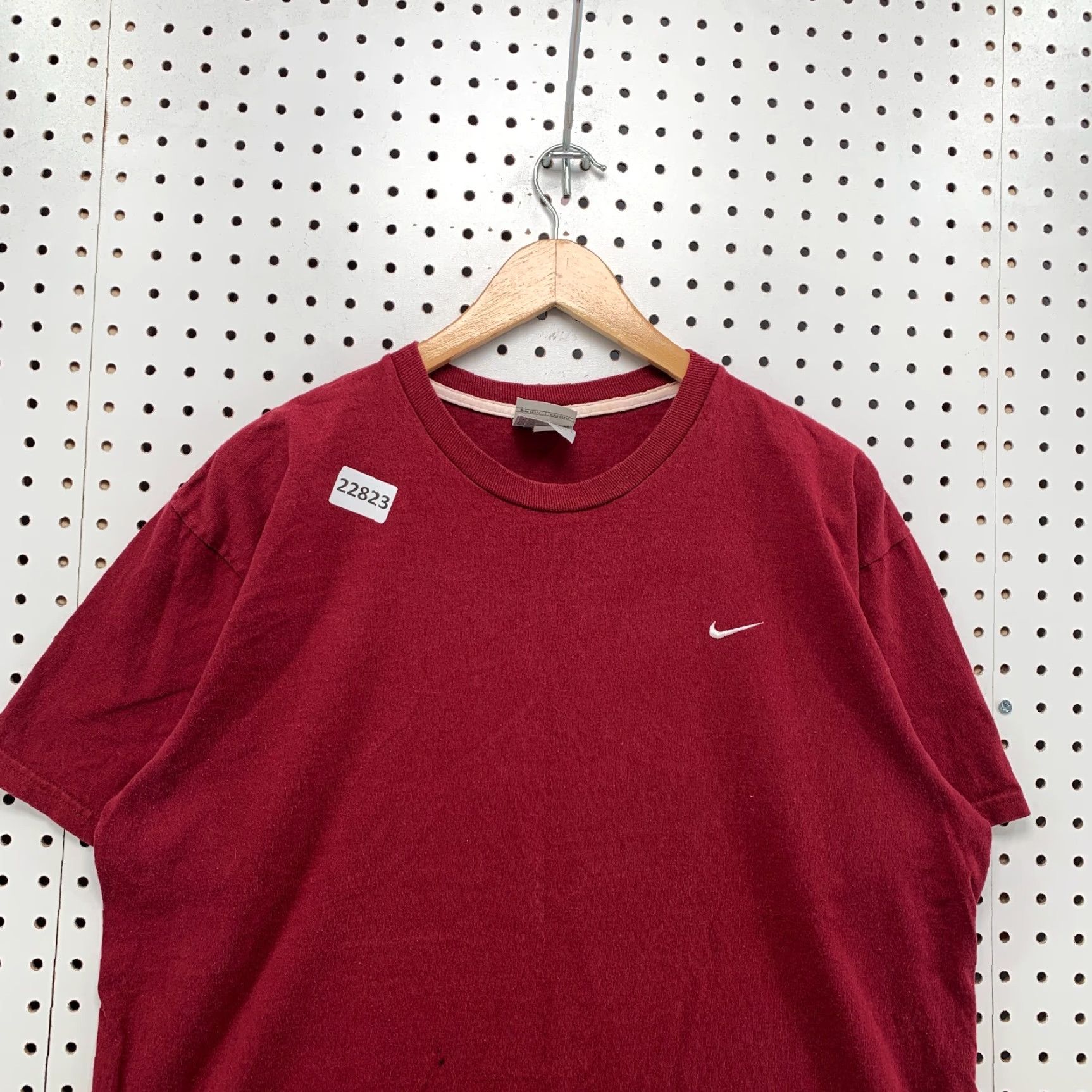 Nike VINTAGE Y2K Nike Red White Embroidered Swoosh T-Shirt Adult Large Cotton Crew Neck Short Sleeve Unisex Size US L / EU 52-54 / 3 - 5 Thumbnail